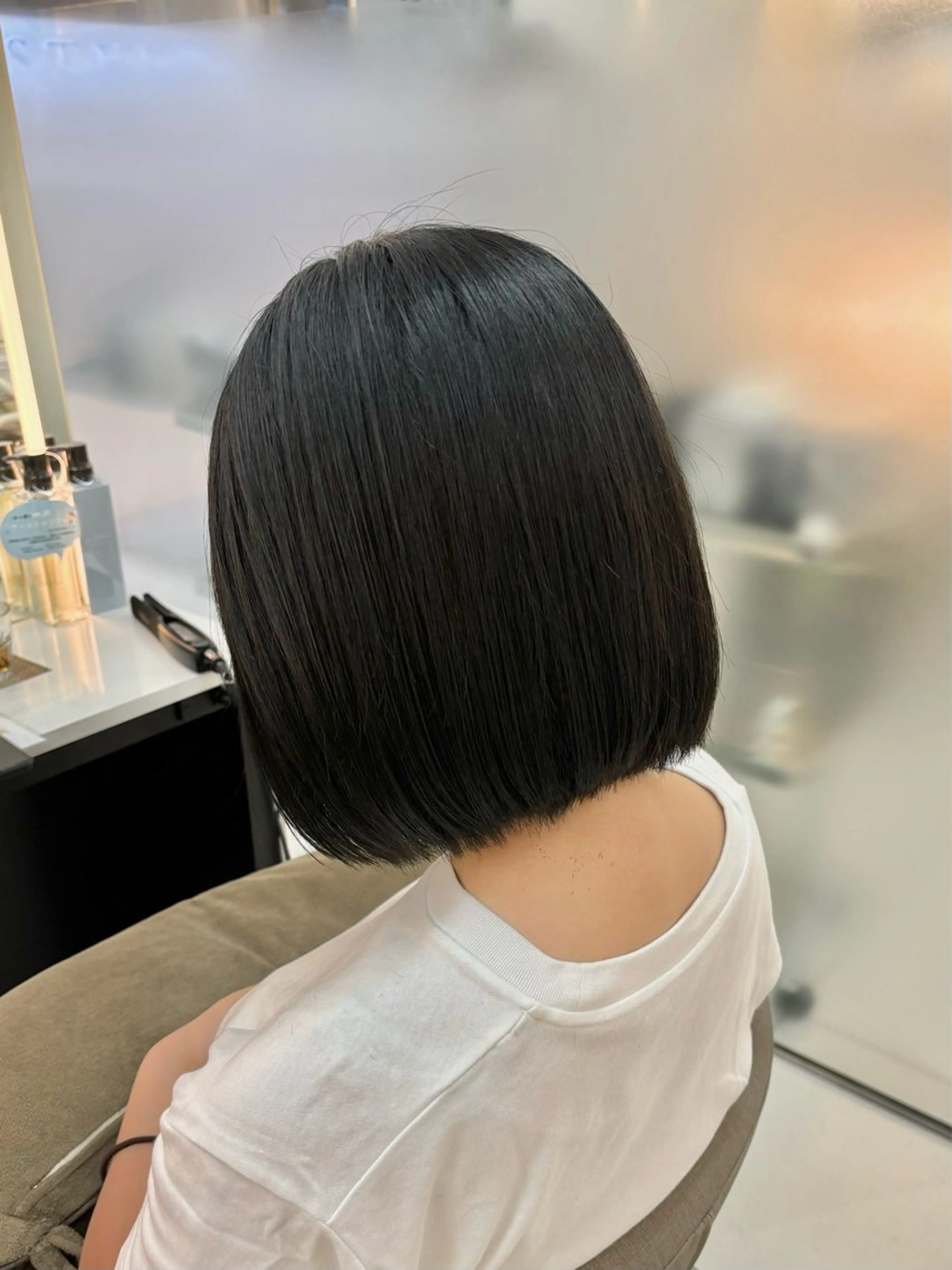 ミディアム カラー 黒髪 ブルーカラー ブルーブラック 透明感カラー ボブ レイヤーカット/ボブ /nene🍥⋆*のヘアスタイル