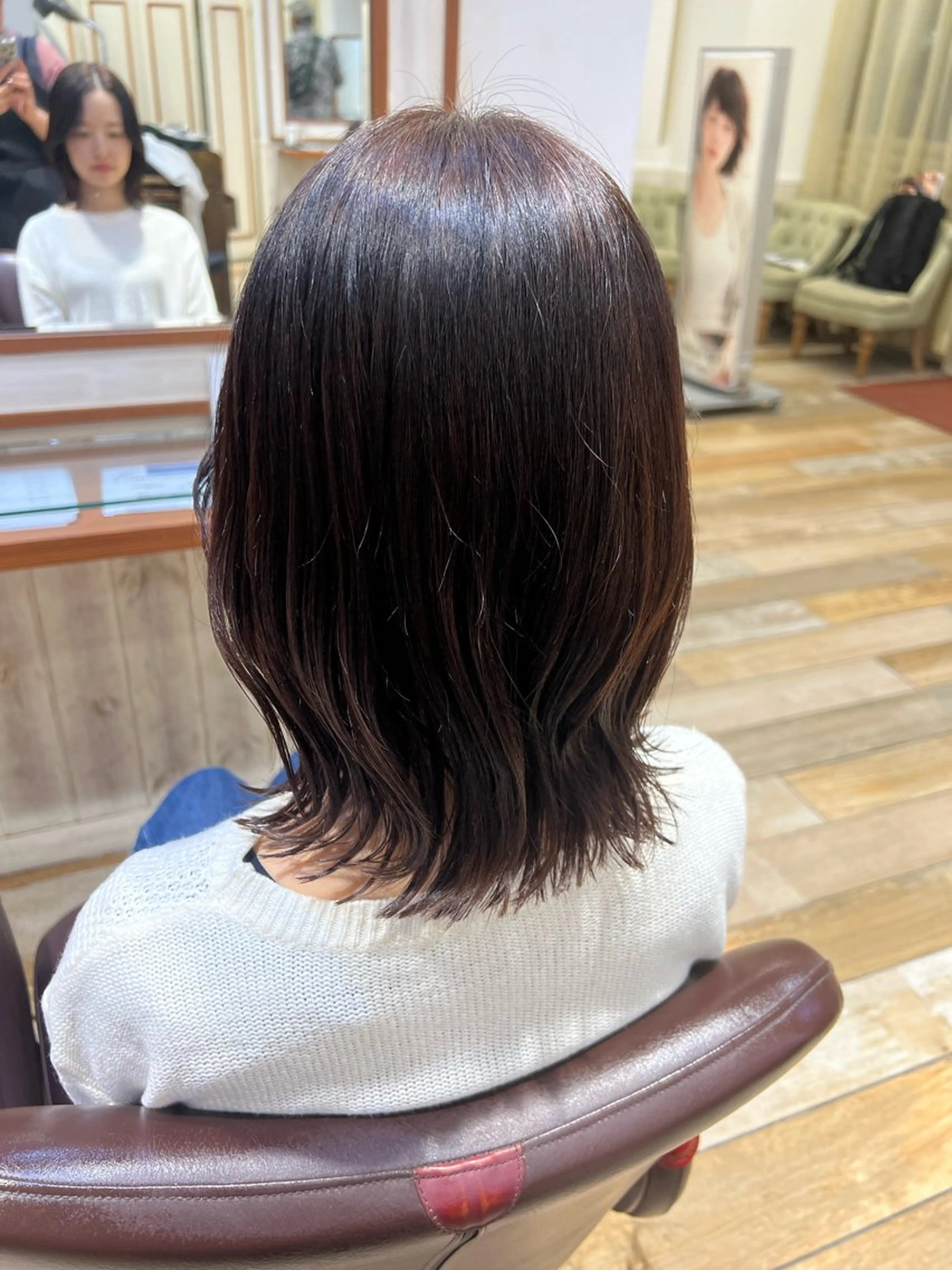 ミディアム くびれヘア 外ハネヘア PANOLA下北沢店所属・ショートカット 🩶ユウリのヘアスタイル