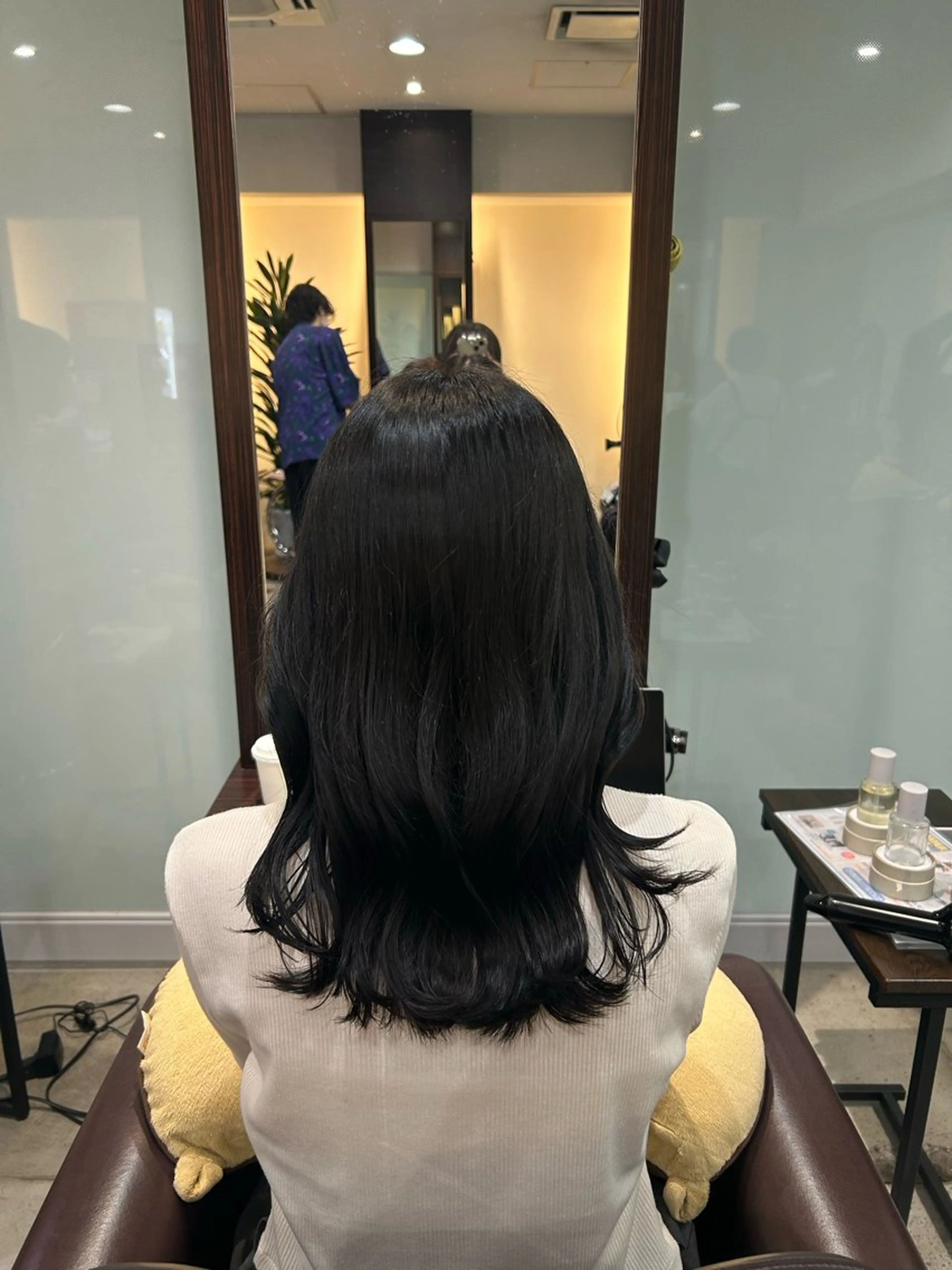 ミディアム カラー 黒髪 ブリーチ ヘアカラー ヘッドスパ 坂本奈都美 🎀のヘアスタイル