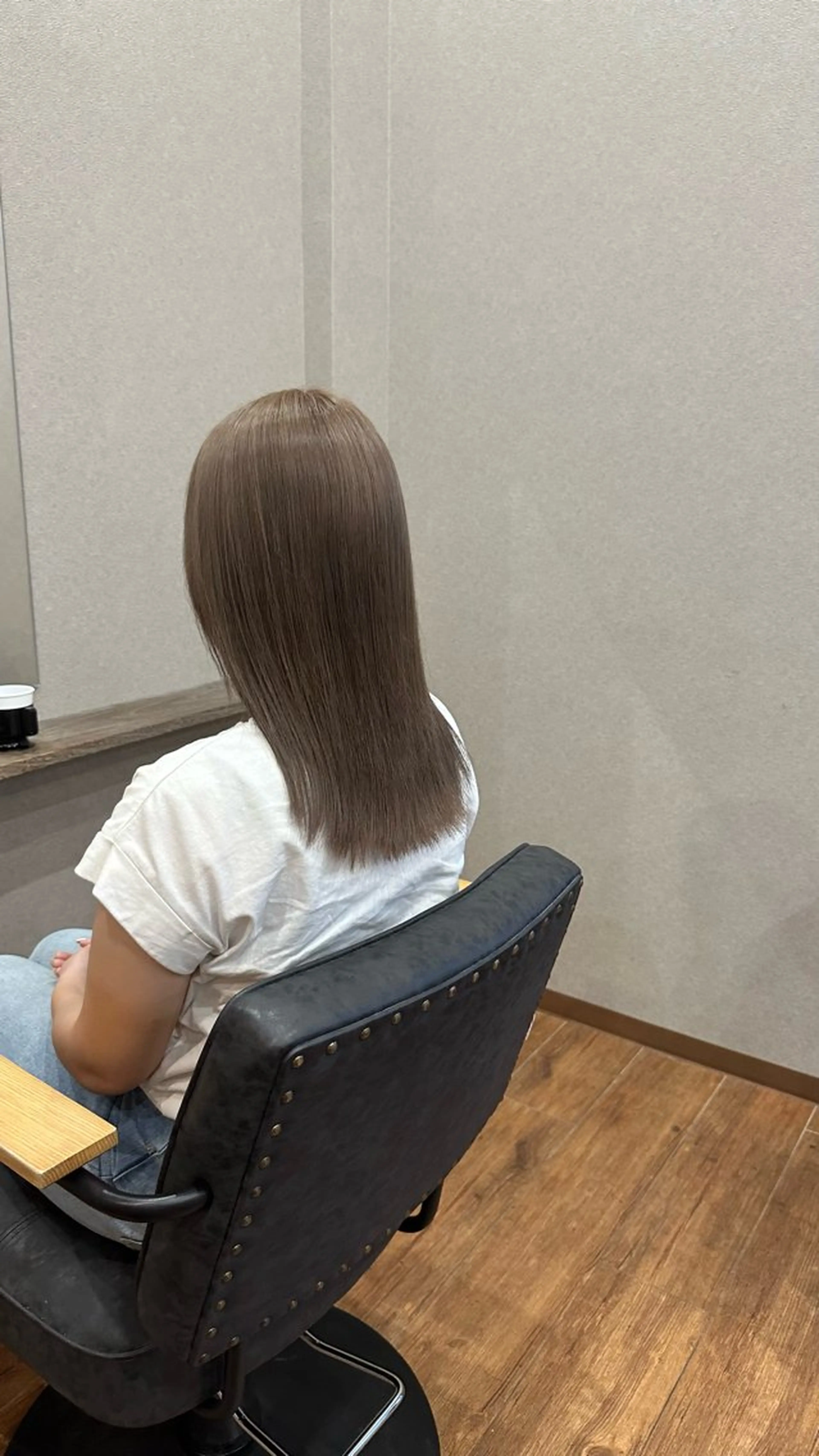 ロング カラー グレージュ ミルクティーグレージュ ヘアカラー トリートメント clocca所属・鵜飼 真伍のヘアスタイル