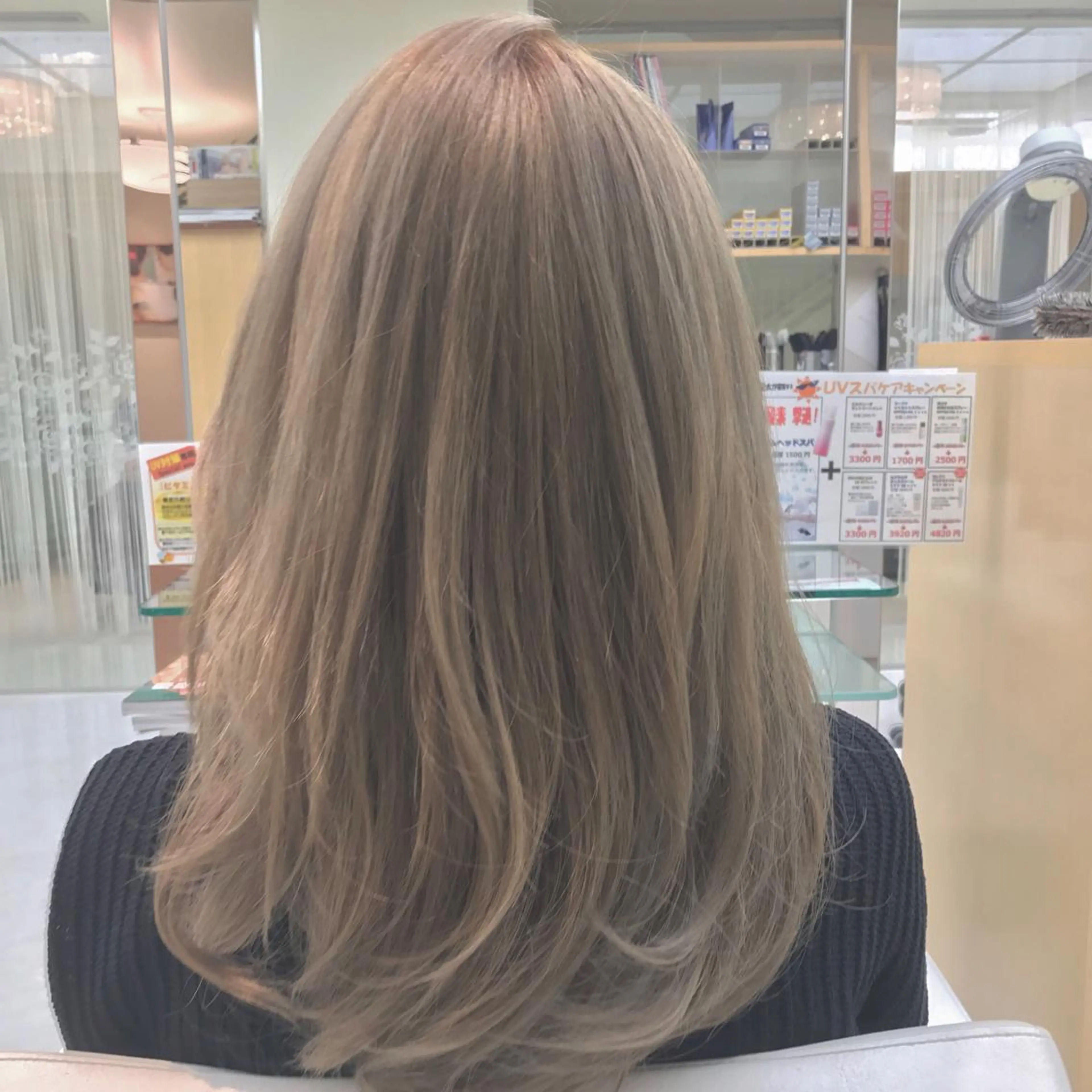 ミディアム カラー ハイトーンカラー 外国人風カラー AILEE所属・ウルフカット レイヤーカット上柿のヘアスタイル