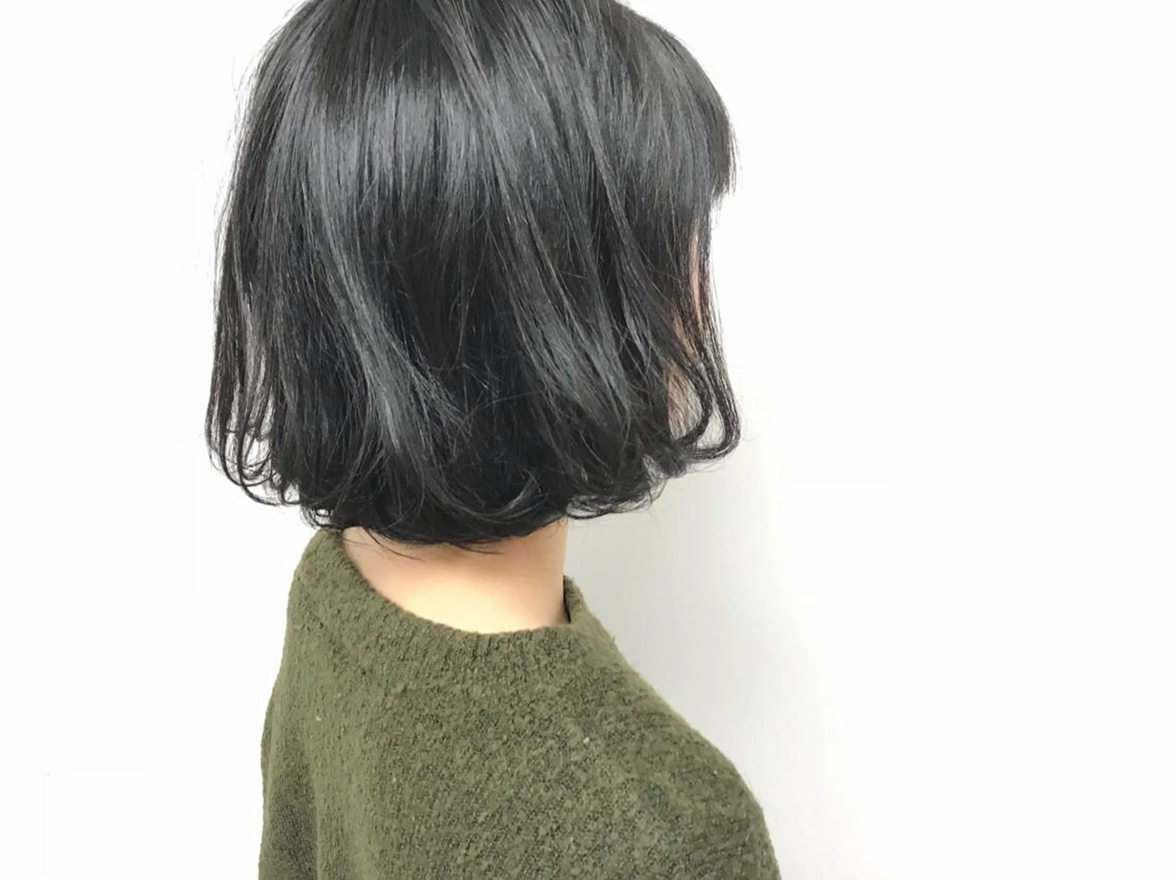 ミディアム カラー 切りっぱなしボブ バレイヤージュ ベージュカラー デザインカラー グラデーションカラー カット MAIKO 【中崎・茶屋町】のヘアスタイル