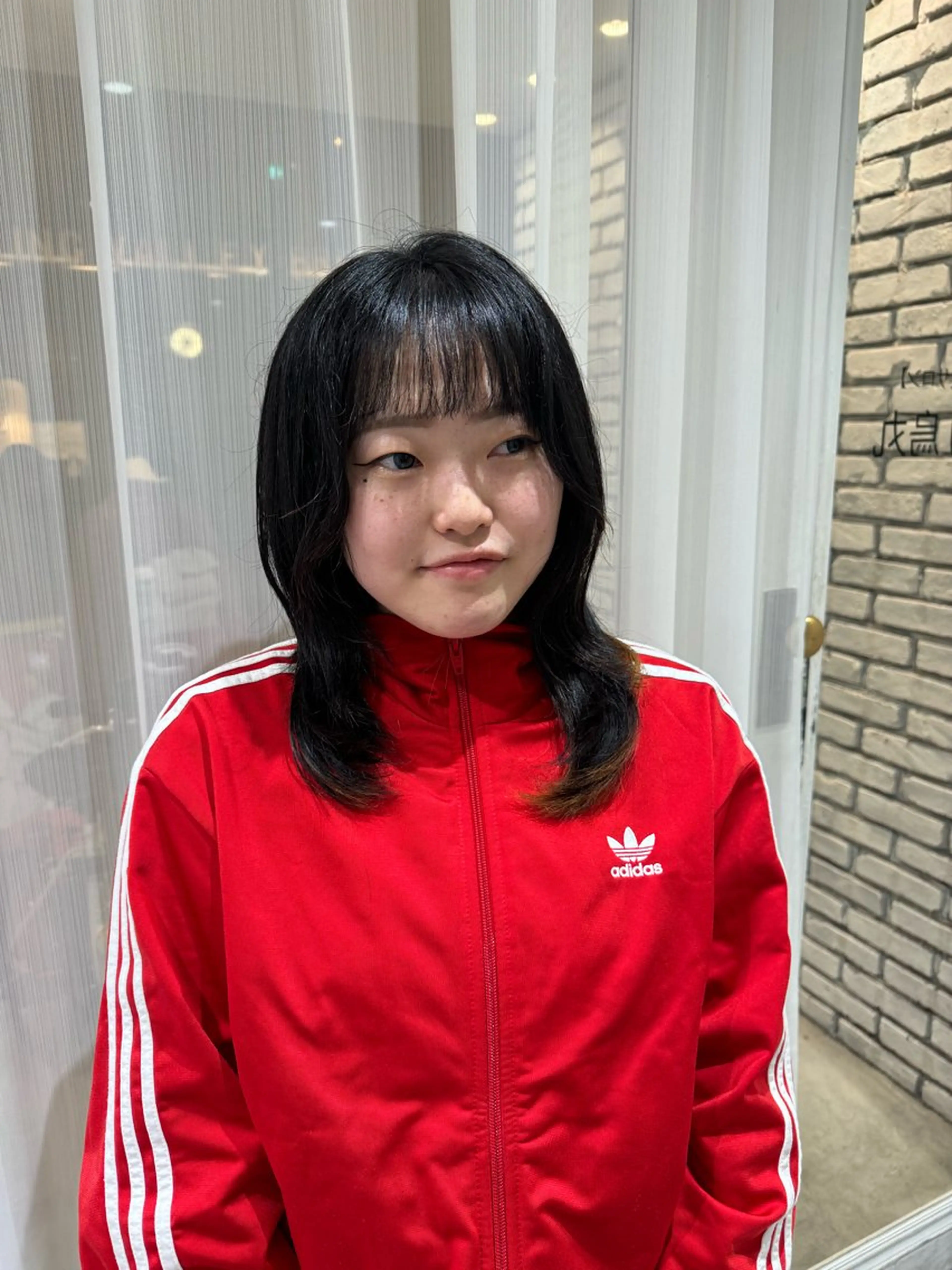 セミロング レイヤーカット ウルフカット ウルフレイヤー 遊佐 みくりのヘアスタイル