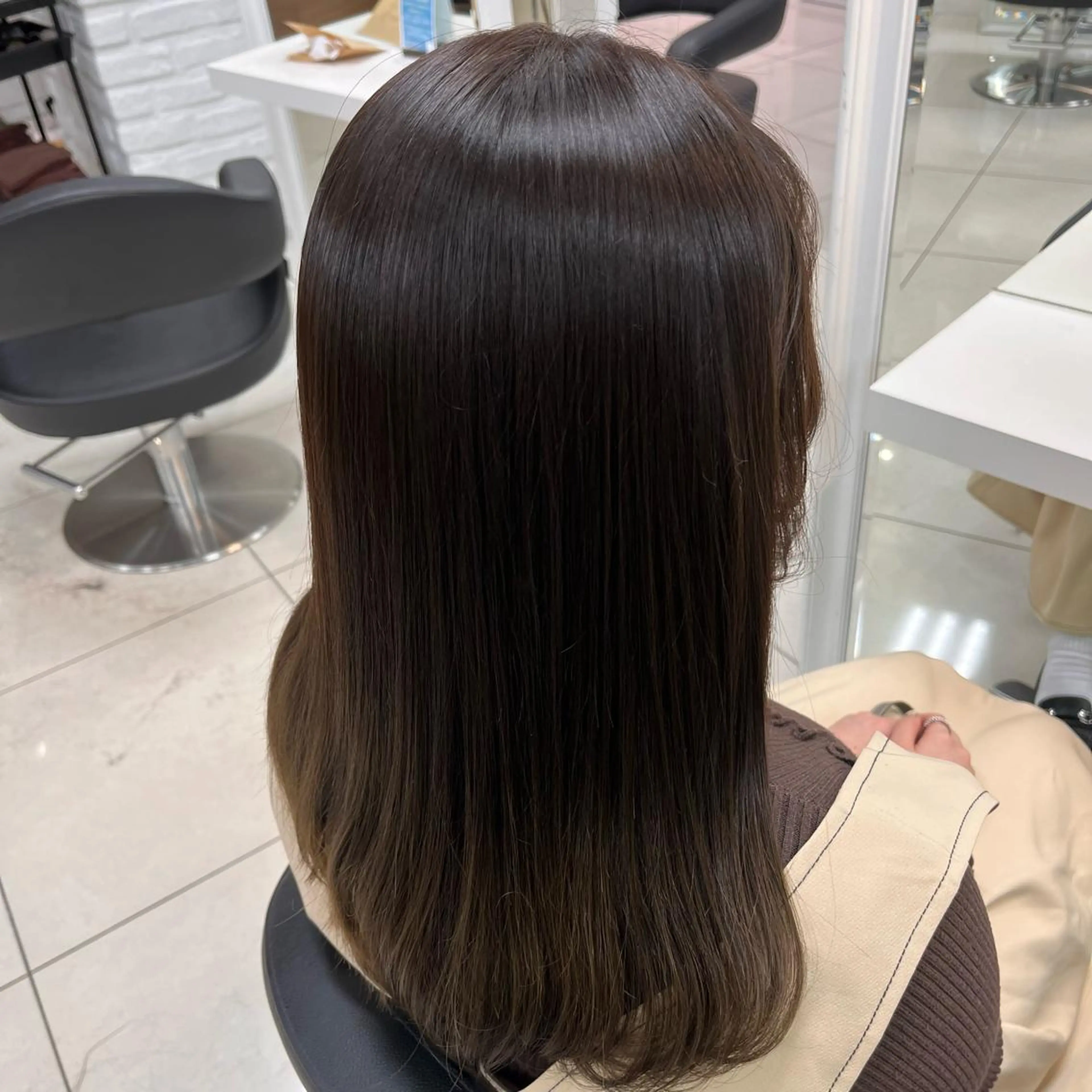 ミディアム カラー ベージュカラー オリーブベージュ カット ヘアカラー トリートメント メンズヘア専門🦊 RYOKAのヘアスタイル