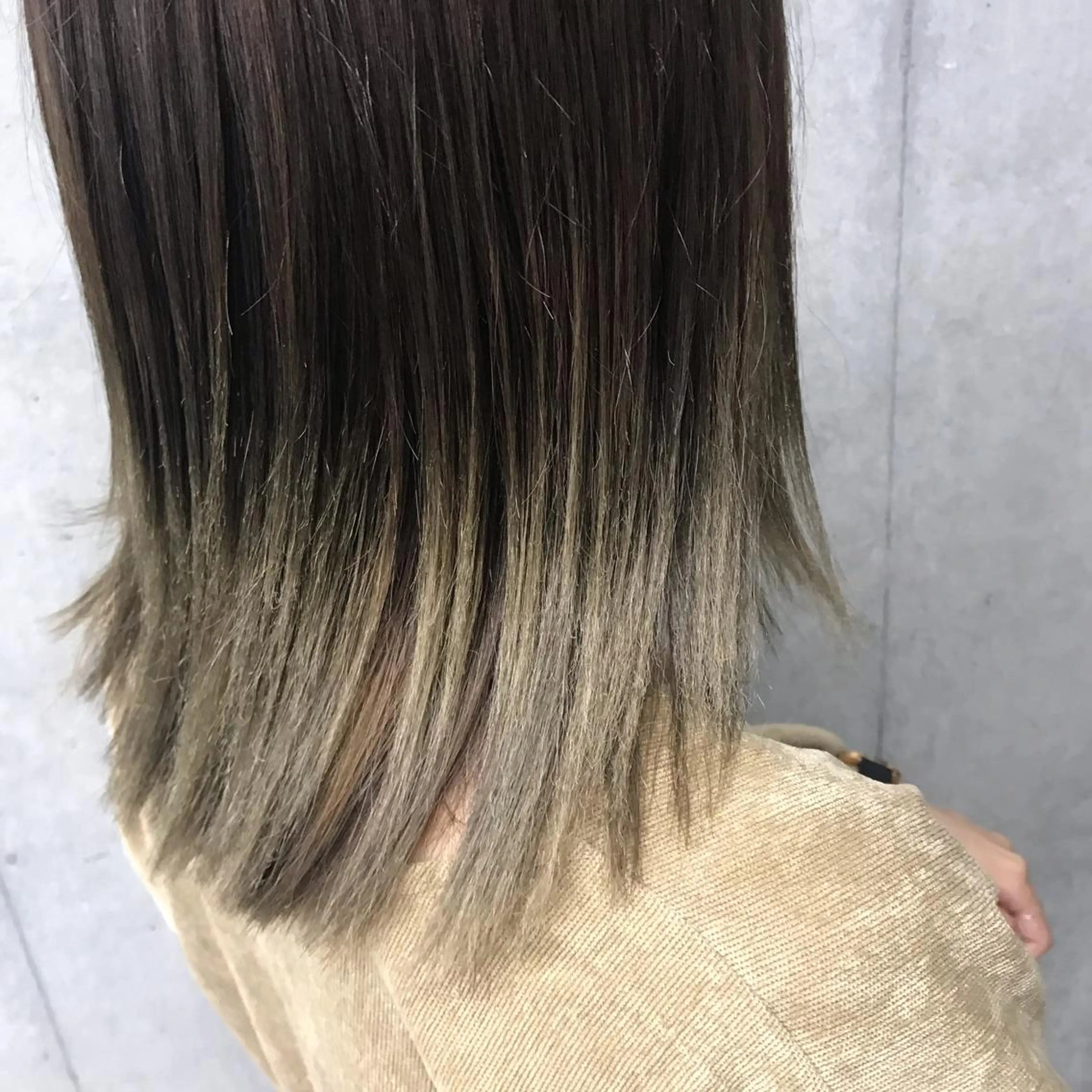 ミディアム 横山 奈央のヘアスタイル