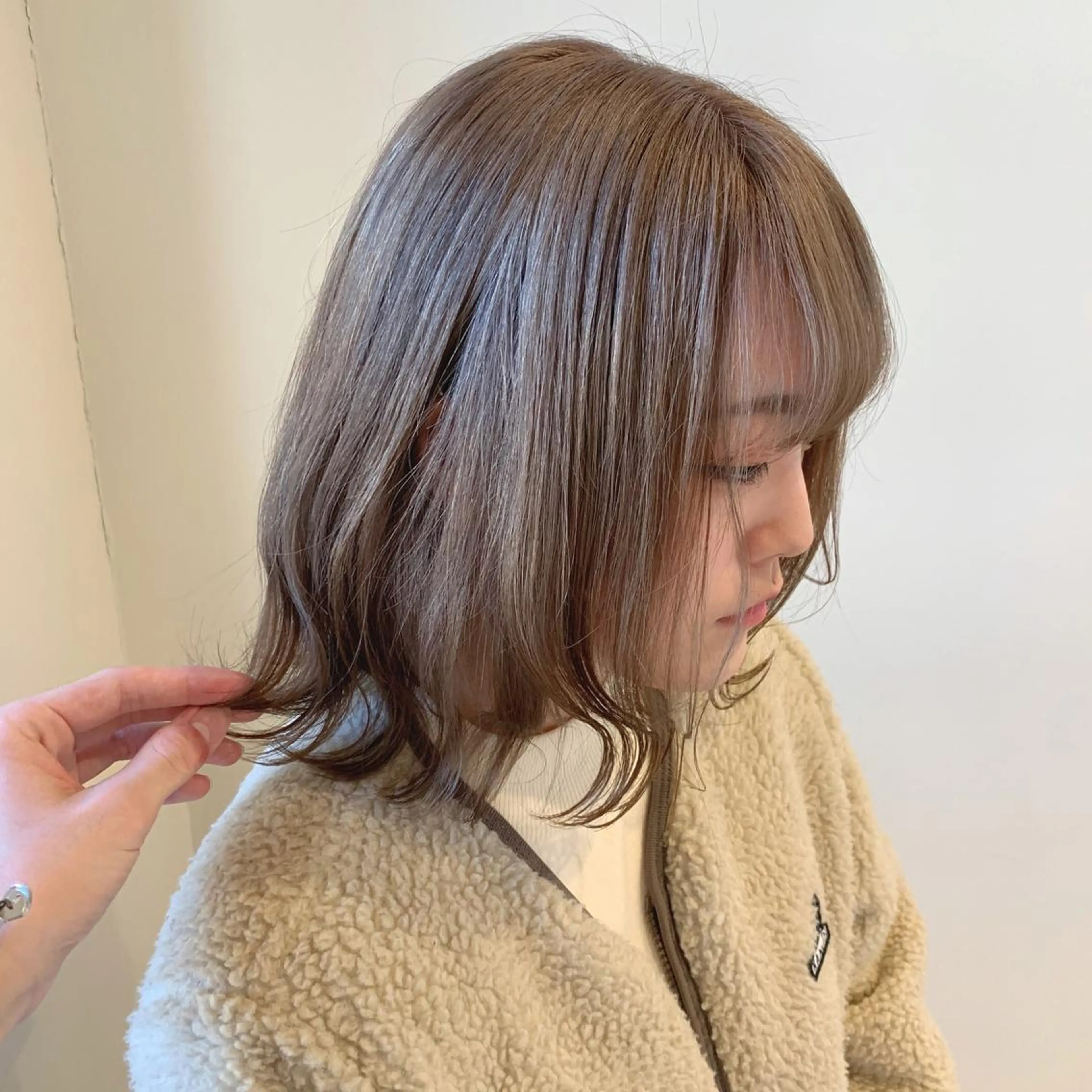 ショート カラー ベージュカラー ブリーチ ミルクティーベージュ 清水 亮太/赤み消しカラーのヘアスタイル