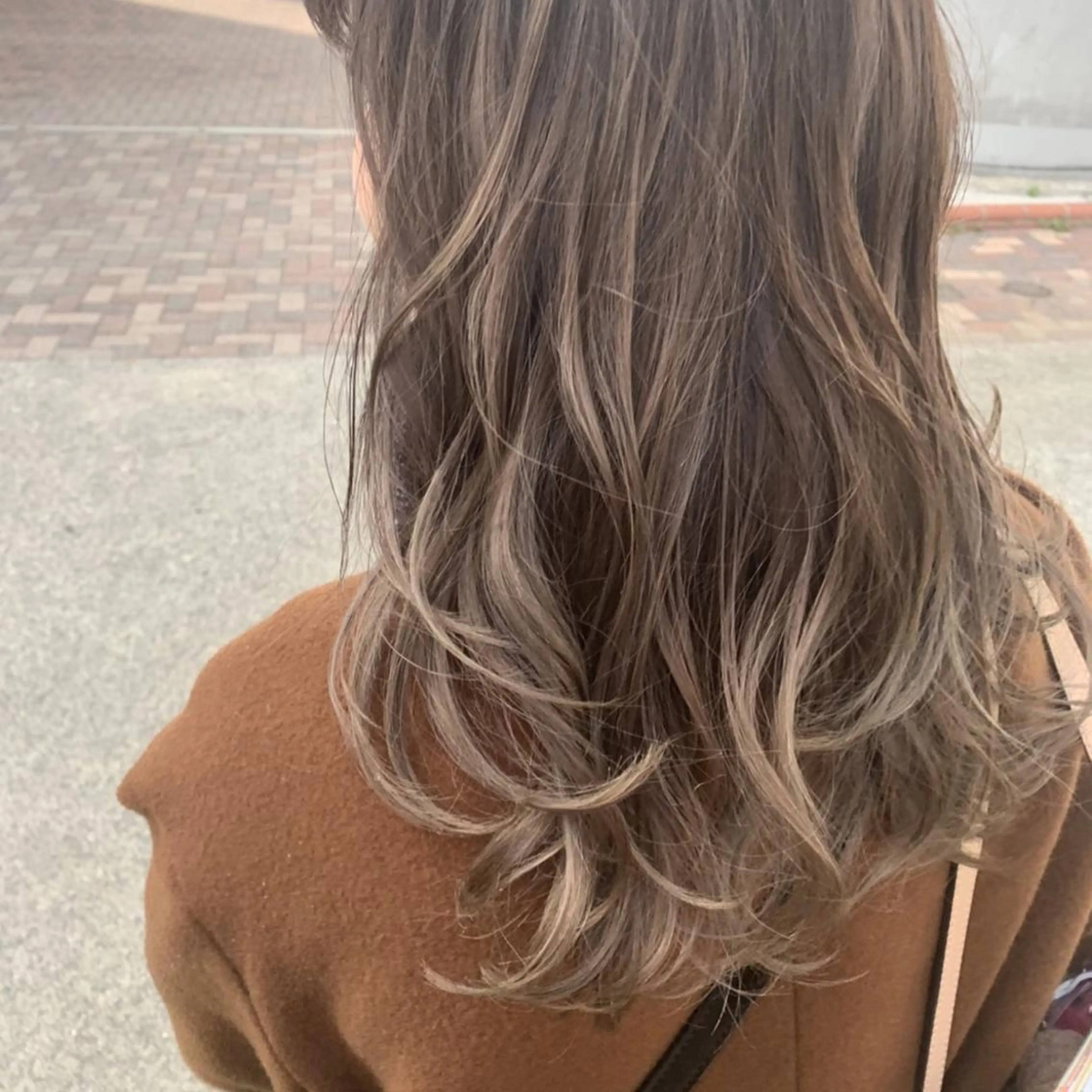 セミロング カラー ヘアアレンジ FRAME+spa&hair roomなんば駅前店所属・🌸MAYU🌸 ハイトーン➕レイヤーのヘアスタイル