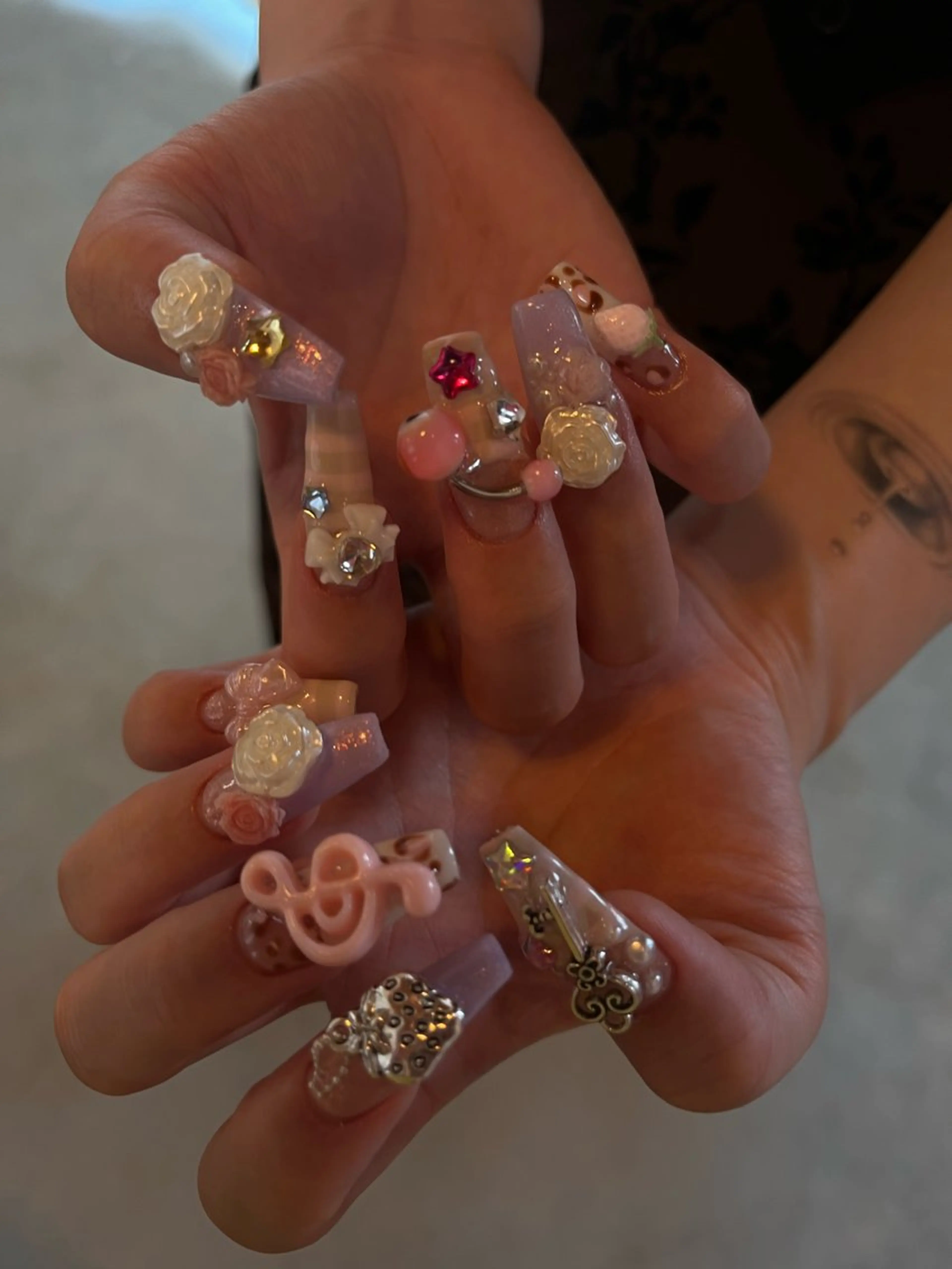 ネイル 持ち込み ハンドネイル aiu  ｱｲﾕｰ ちひろのネイルデザイン