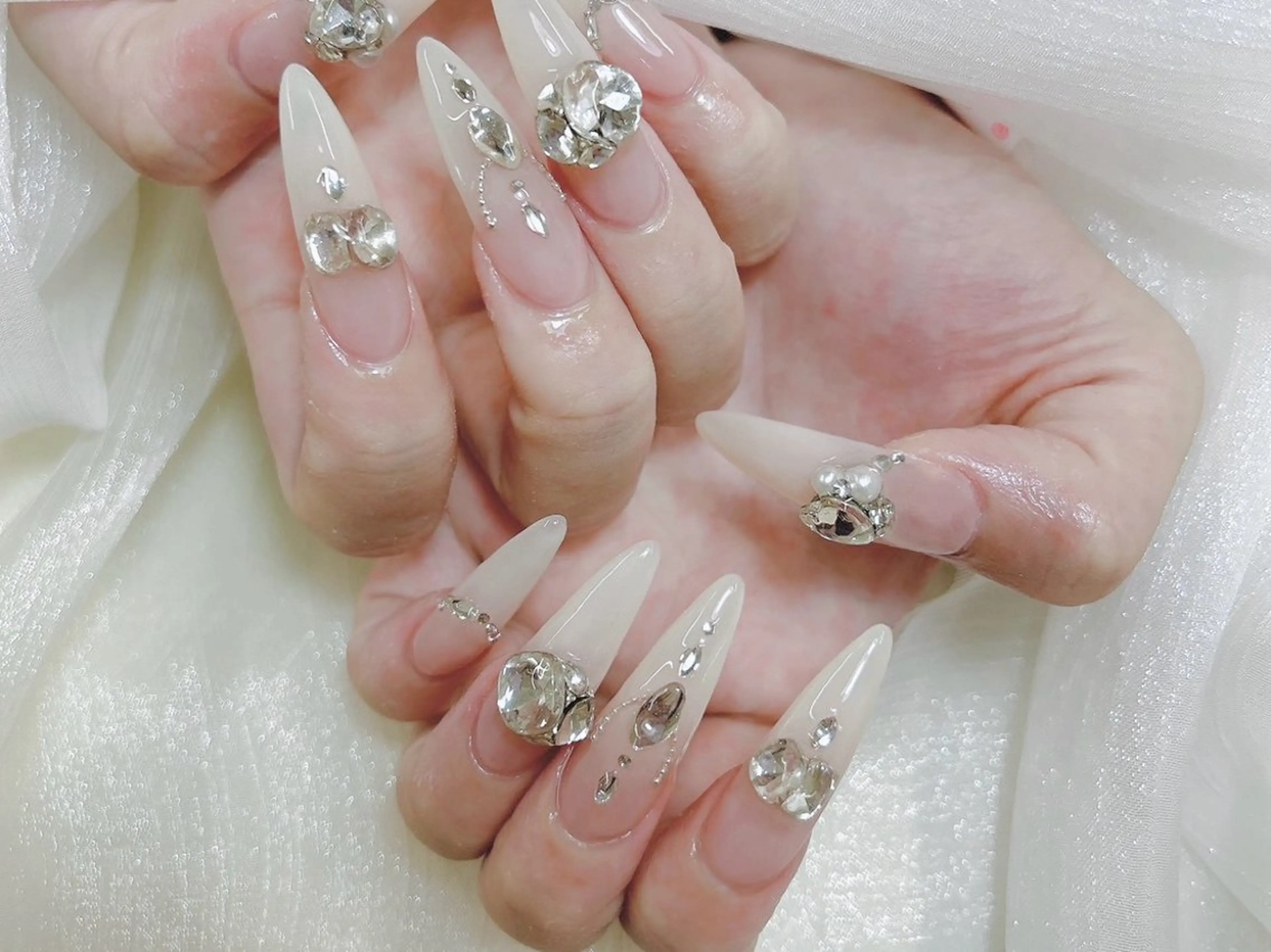 ネイル チークネイル フレンチネイル ハート キラキラネイル 韓国ネイル ハンドネイル Speraネイル 大宮店🎀のネイルデザイン