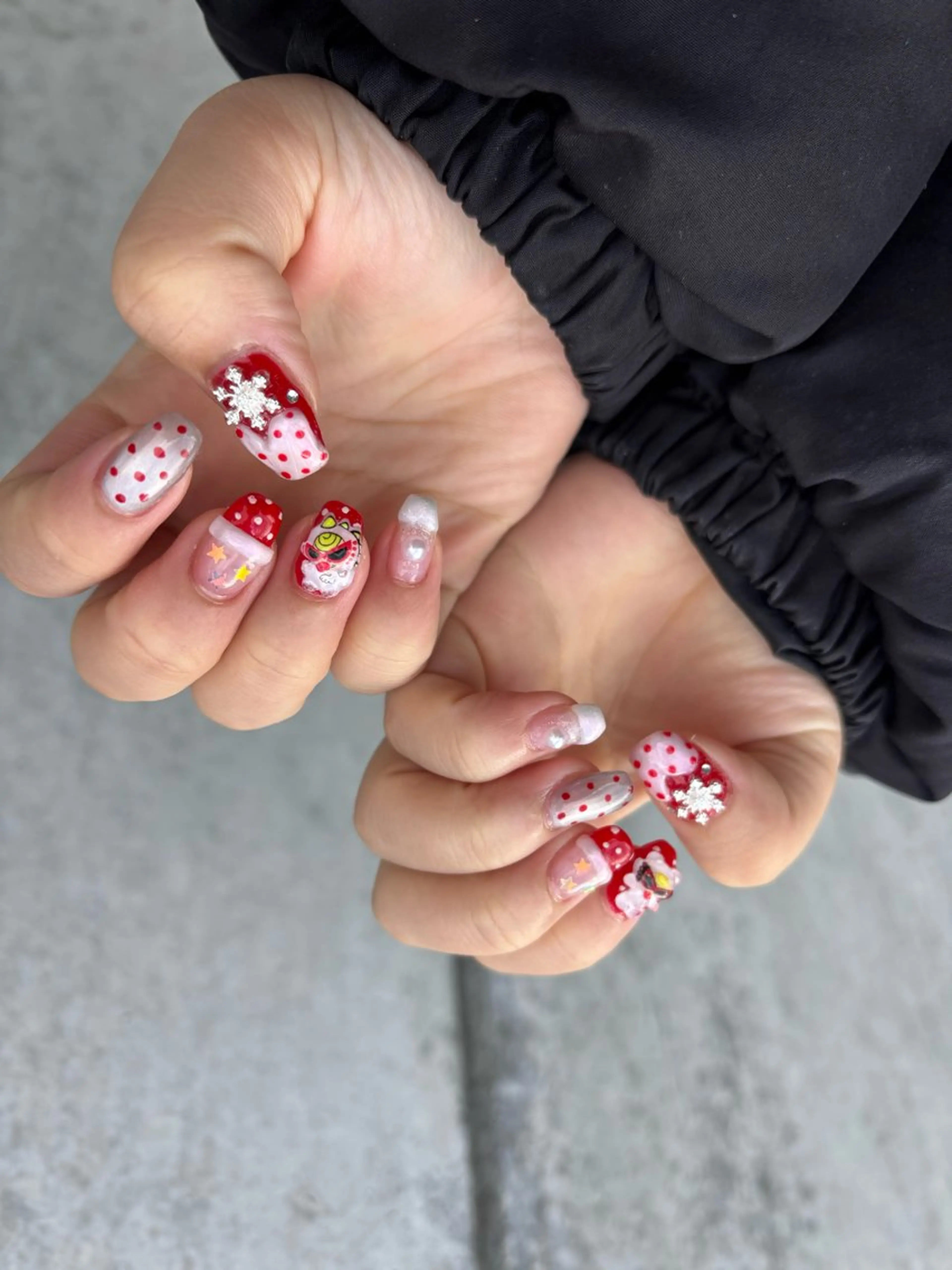 ネイル ドット 持ち込み 赤色 冬ネイル クリスマス ハンドネイル Nail Salon __j  Shinoのネイルデザイン