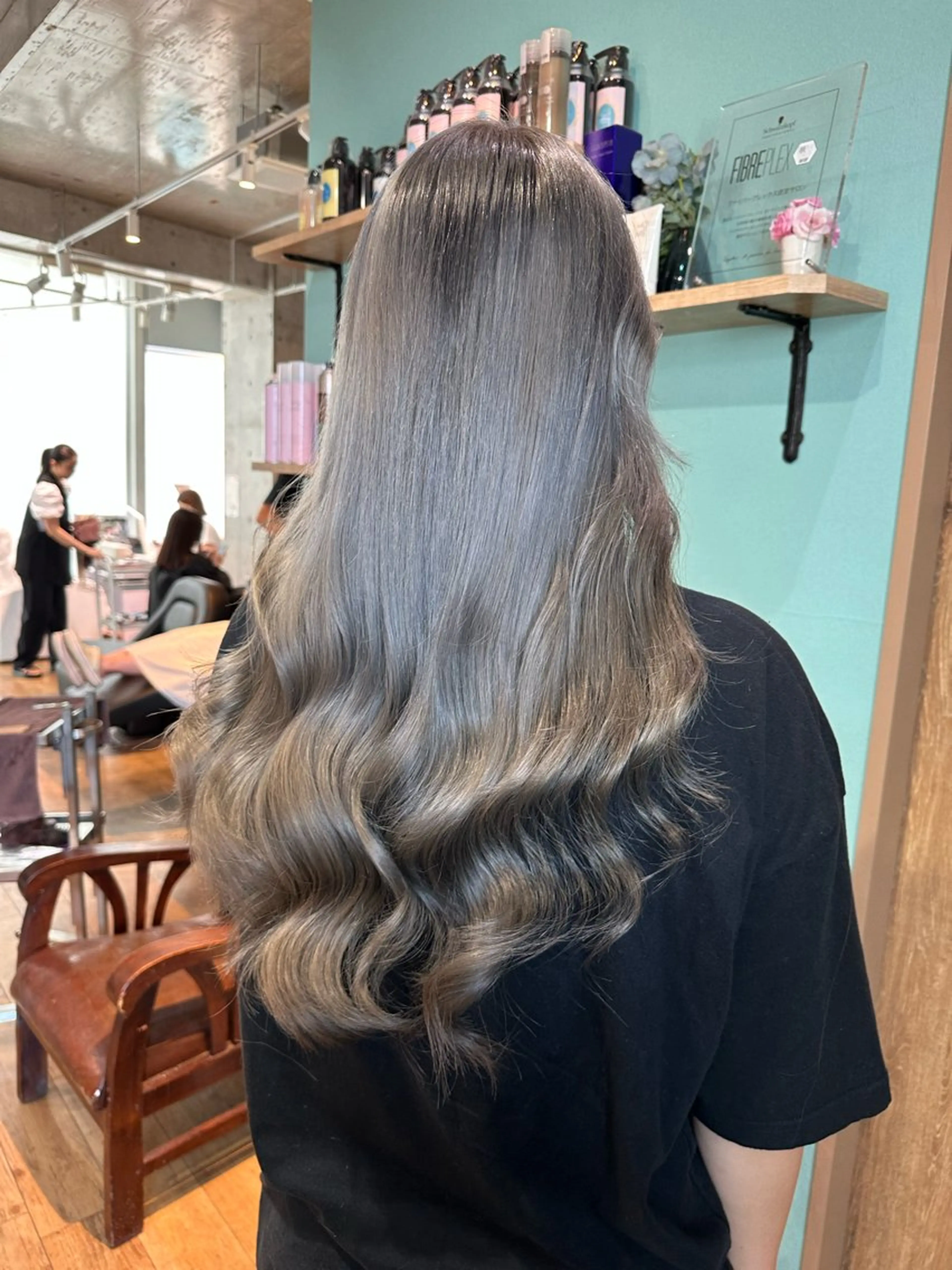 ロング カラー ブリーチ ケアブリーチ ハイトーンカラー シルバー ホワイトシルバー ヘアカラー トリートメント 🧸プルエクステ❤︎ ネイルKAO🧸のヘアスタイル