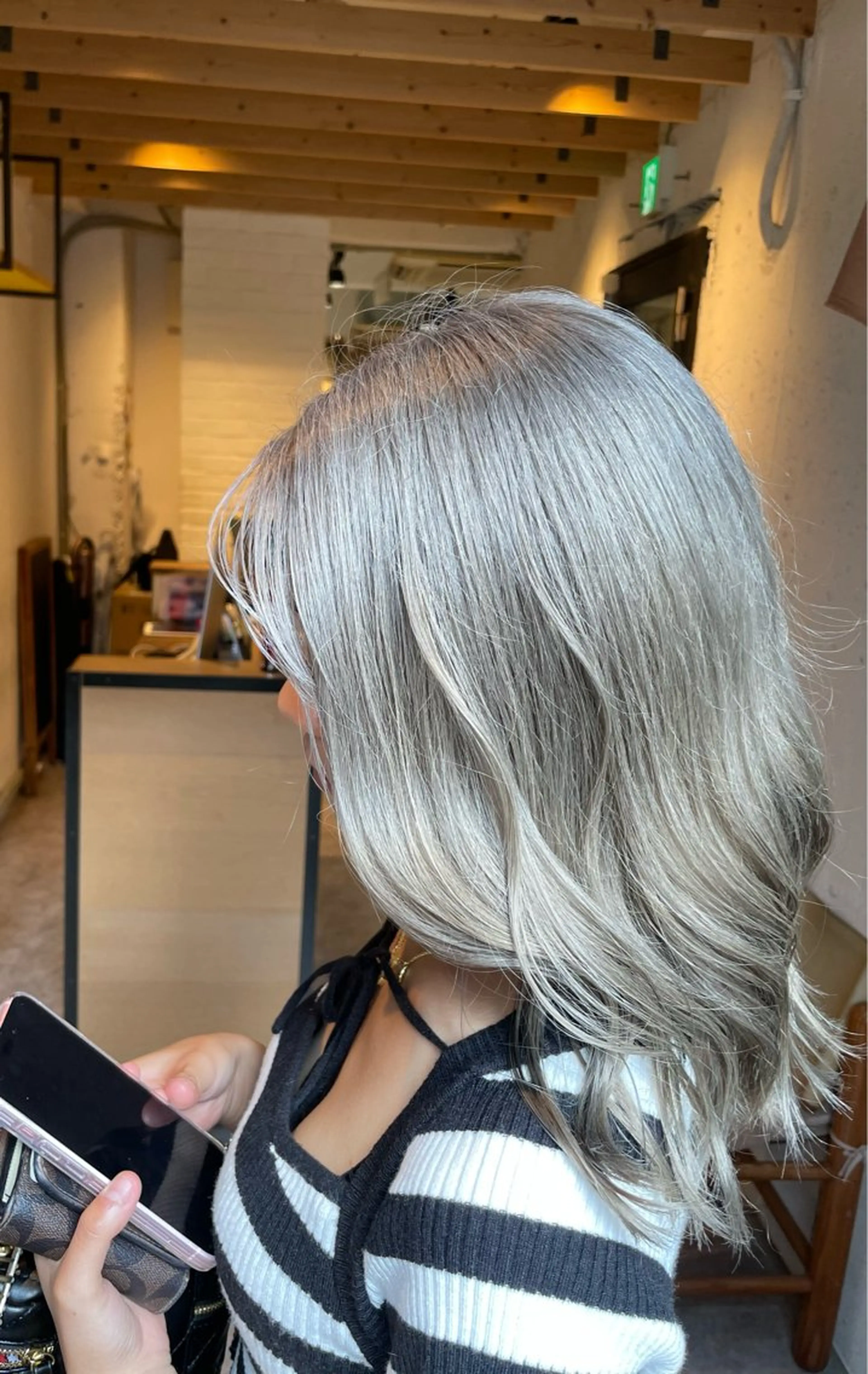 セミロング カット ヘアカラー トリートメント EIGHT　最所 瑞稀のヘアスタイル