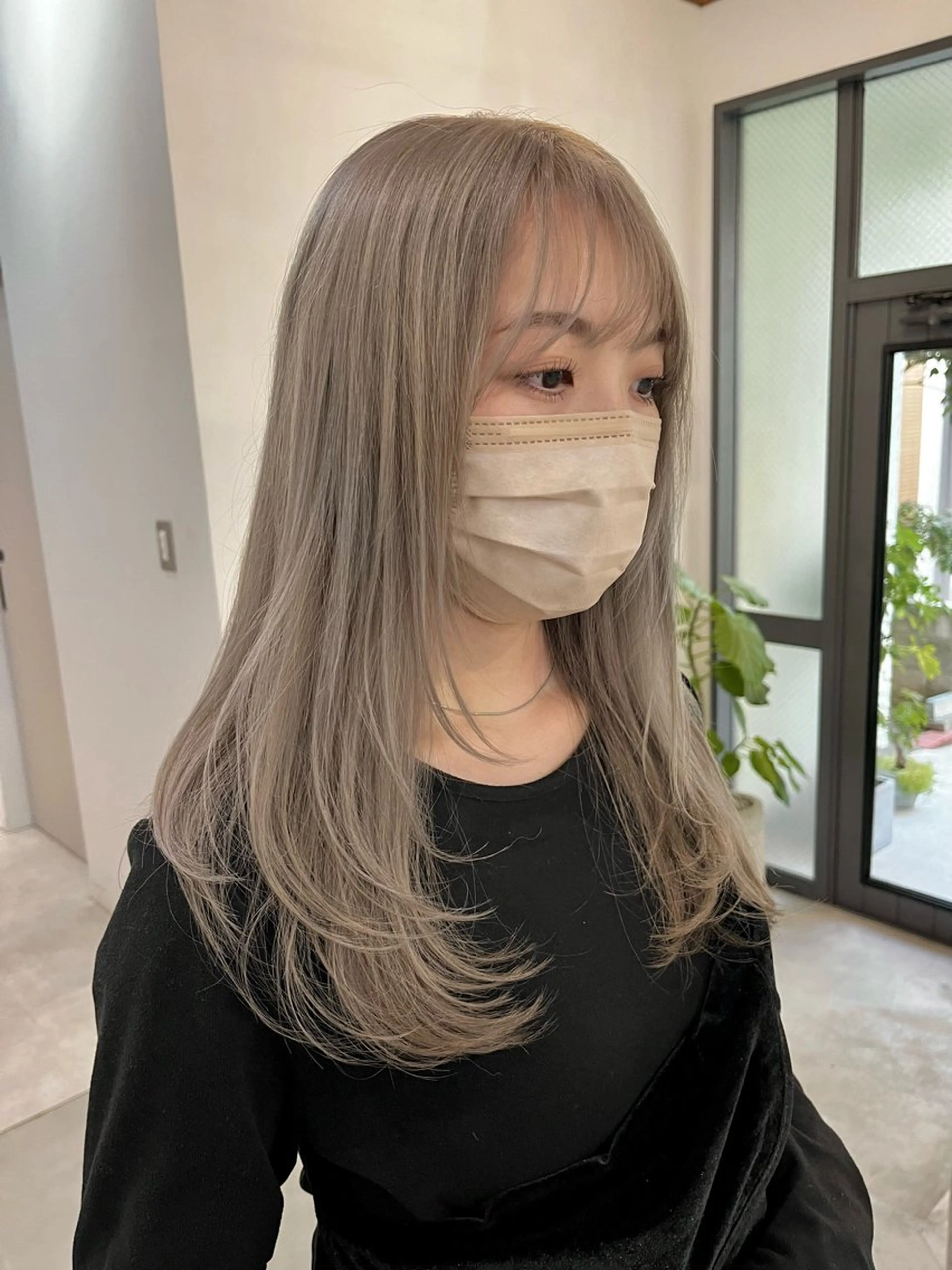 ロング カラー ハイトーンカラー 韓国風ヘア レイヤーカット ヘアカラー トリートメント ブリーチなしカラー レイヤーカットのヘアスタイル