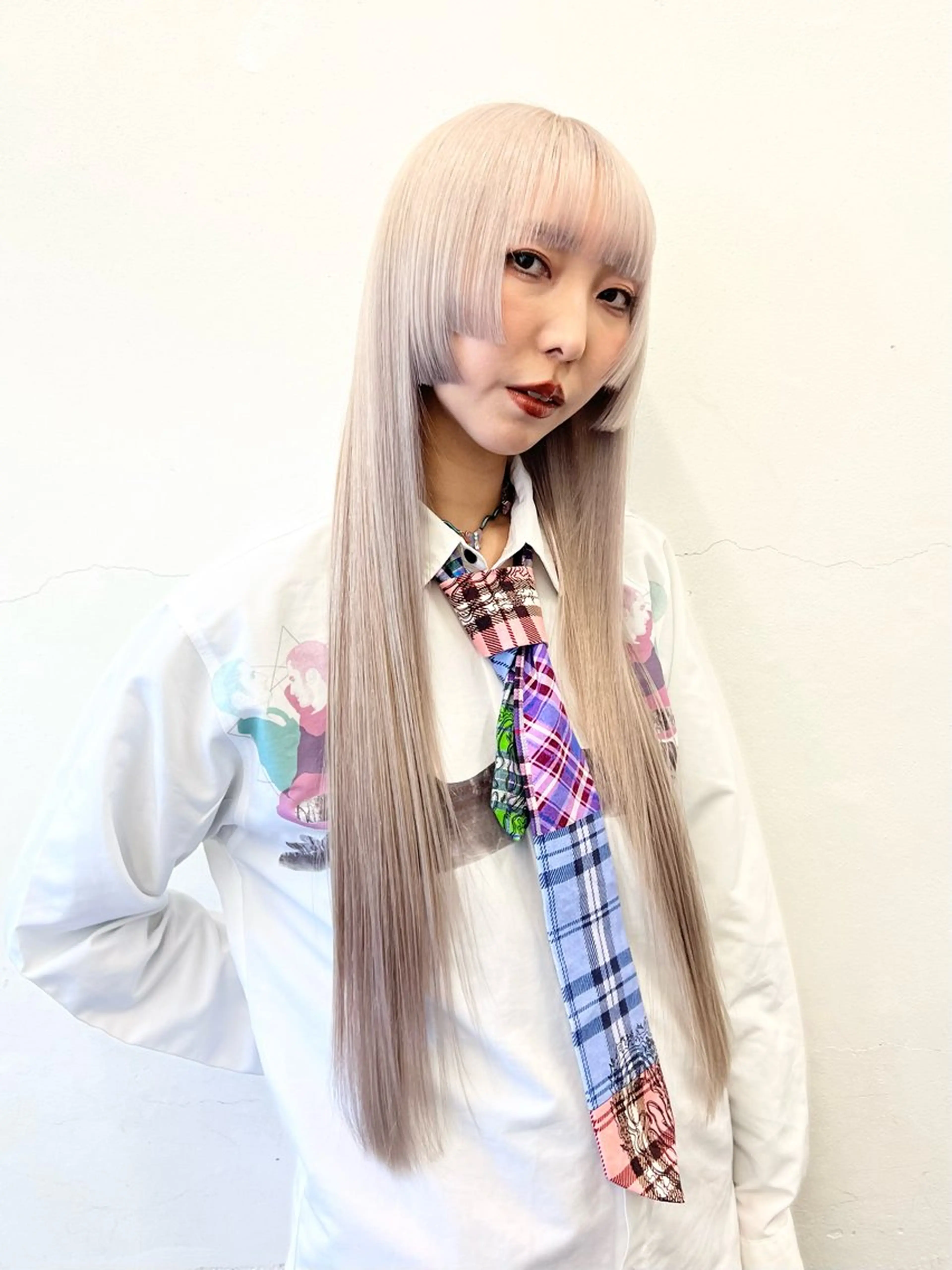ミディアム カラー 切りっぱなしボブ アッシュ ベージュカラー ブリーチ ケアブリーチ カット ヘアカラー トリートメント HARU//原宿🤍 リピート率NO.1のヘアスタイル