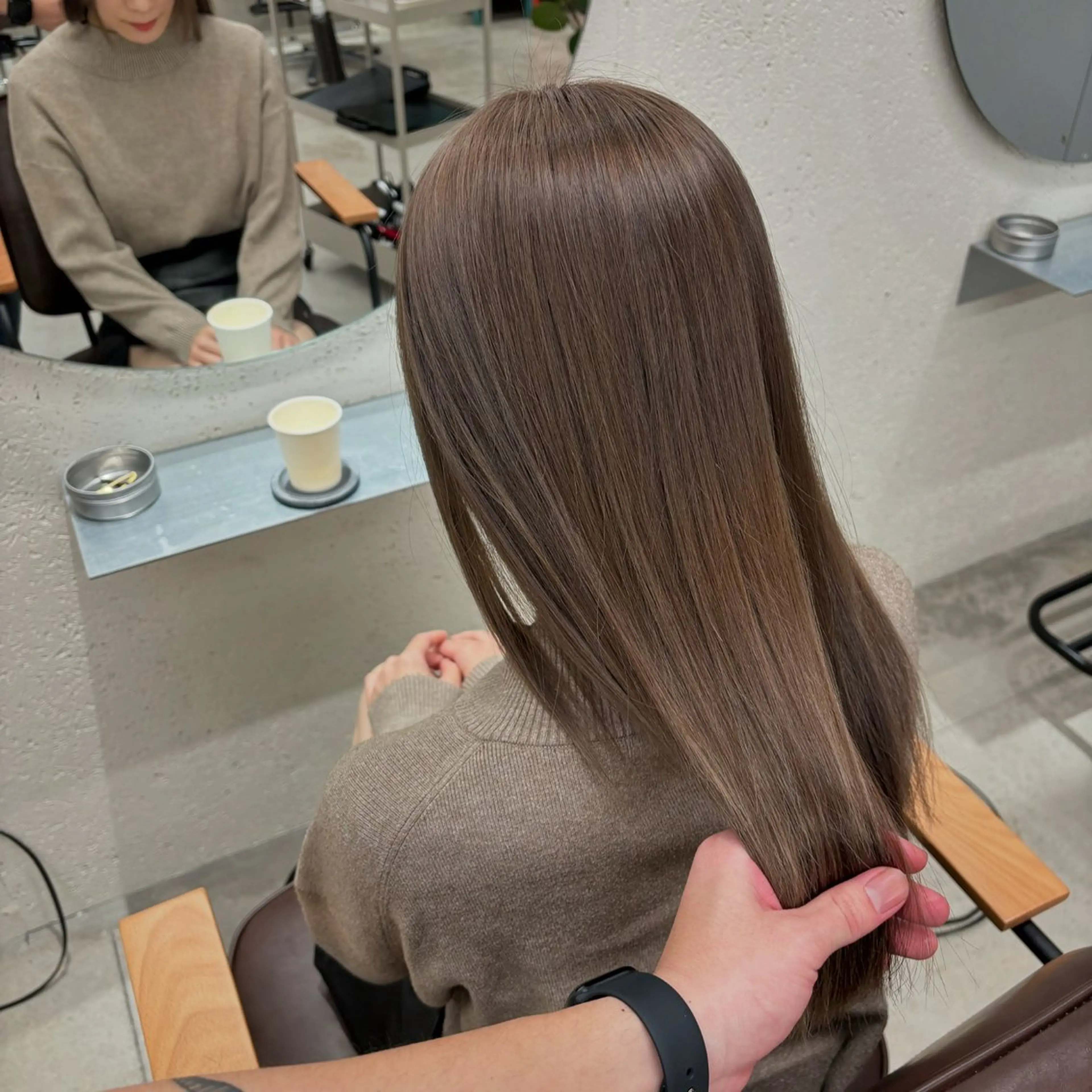 ミディアム カラー グレージュ ミルクティーグレージュ オカベ ショウマのヘアスタイル