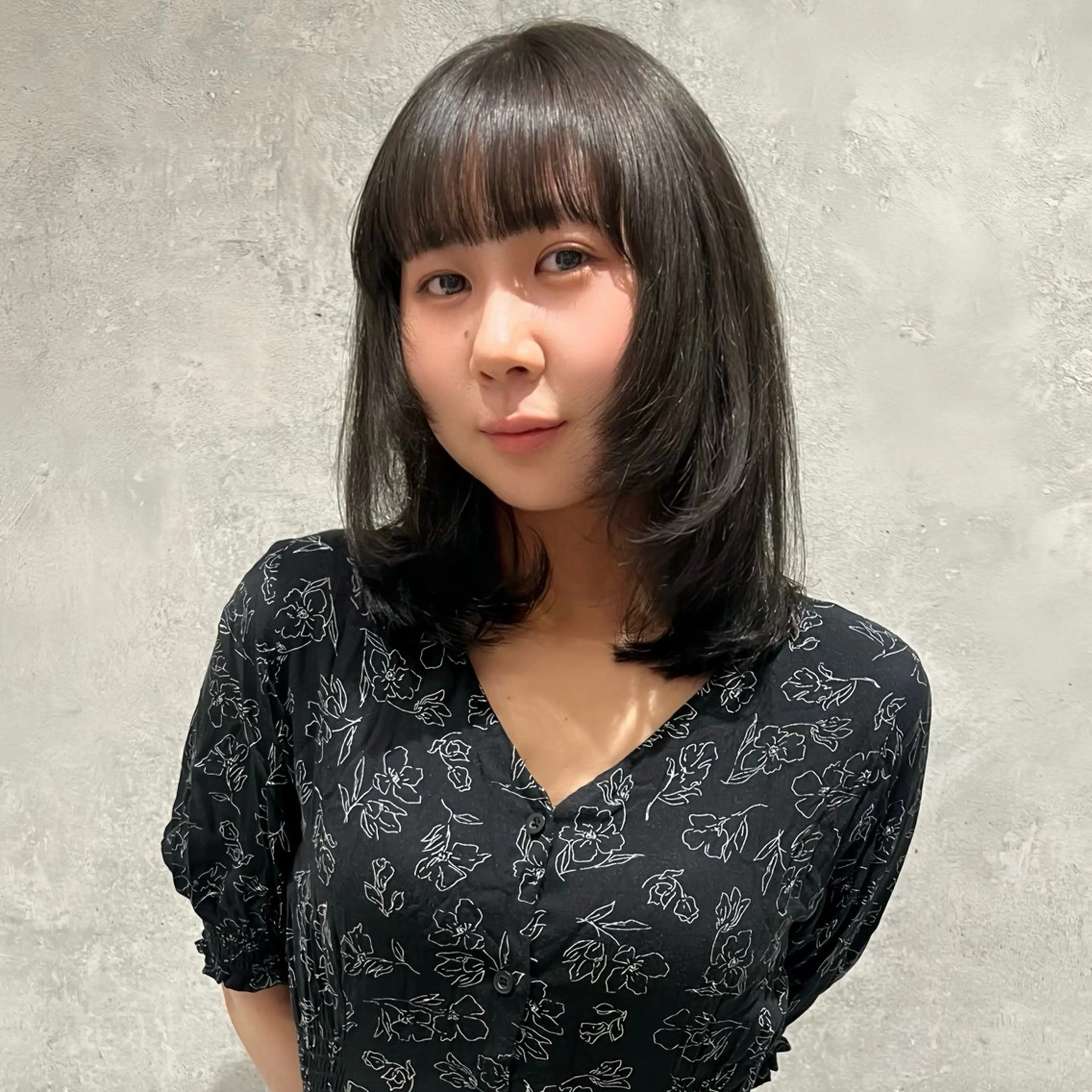 ミディアム レイヤーカット シャギー カット ヘアカラー トリートメント AI TOKYO S所属・mizuki 【韓国レイヤー】のヘアスタイル