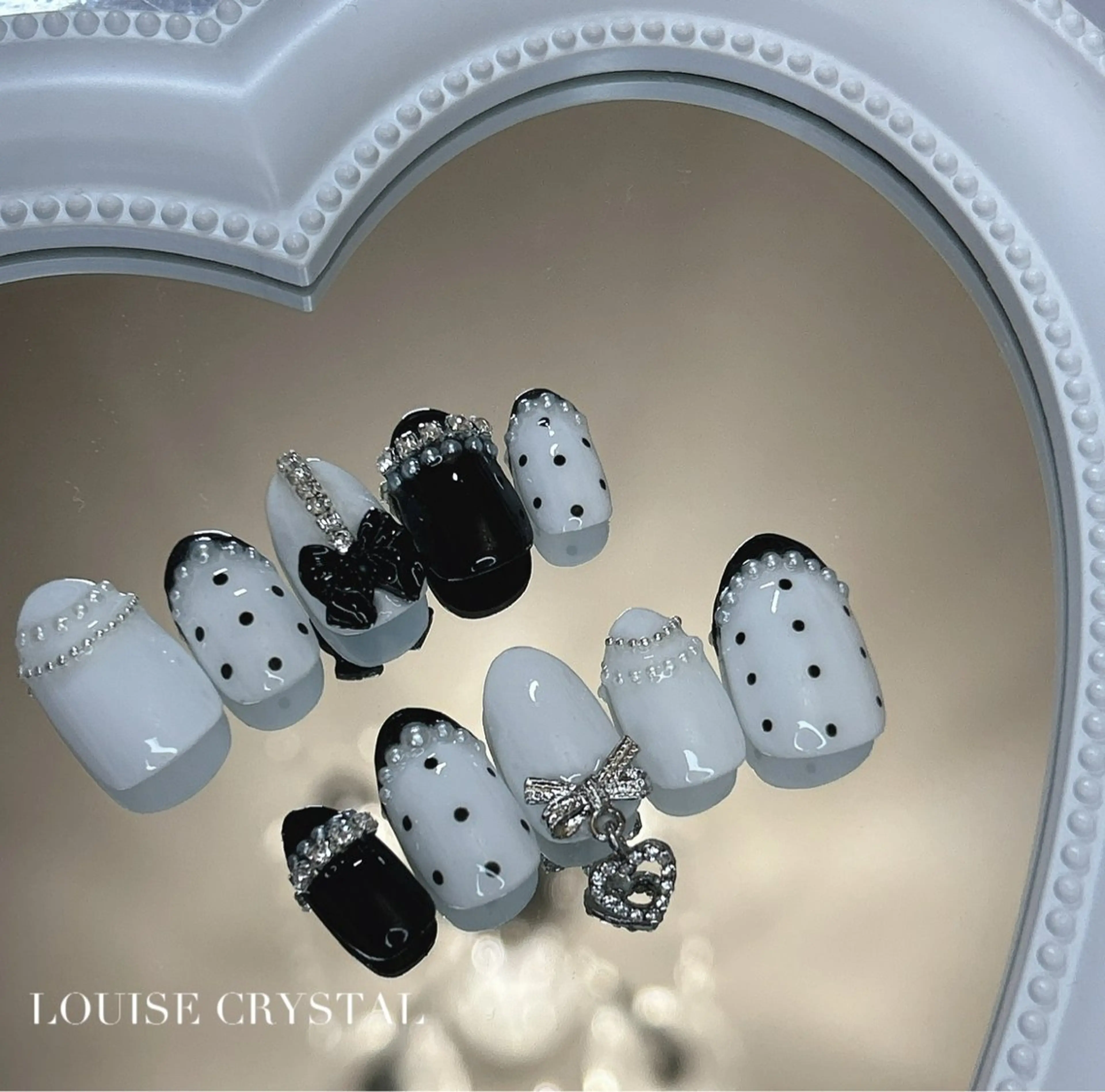 ネイル ネイルチップ LOUISE CRYSTALのネイルデザイン