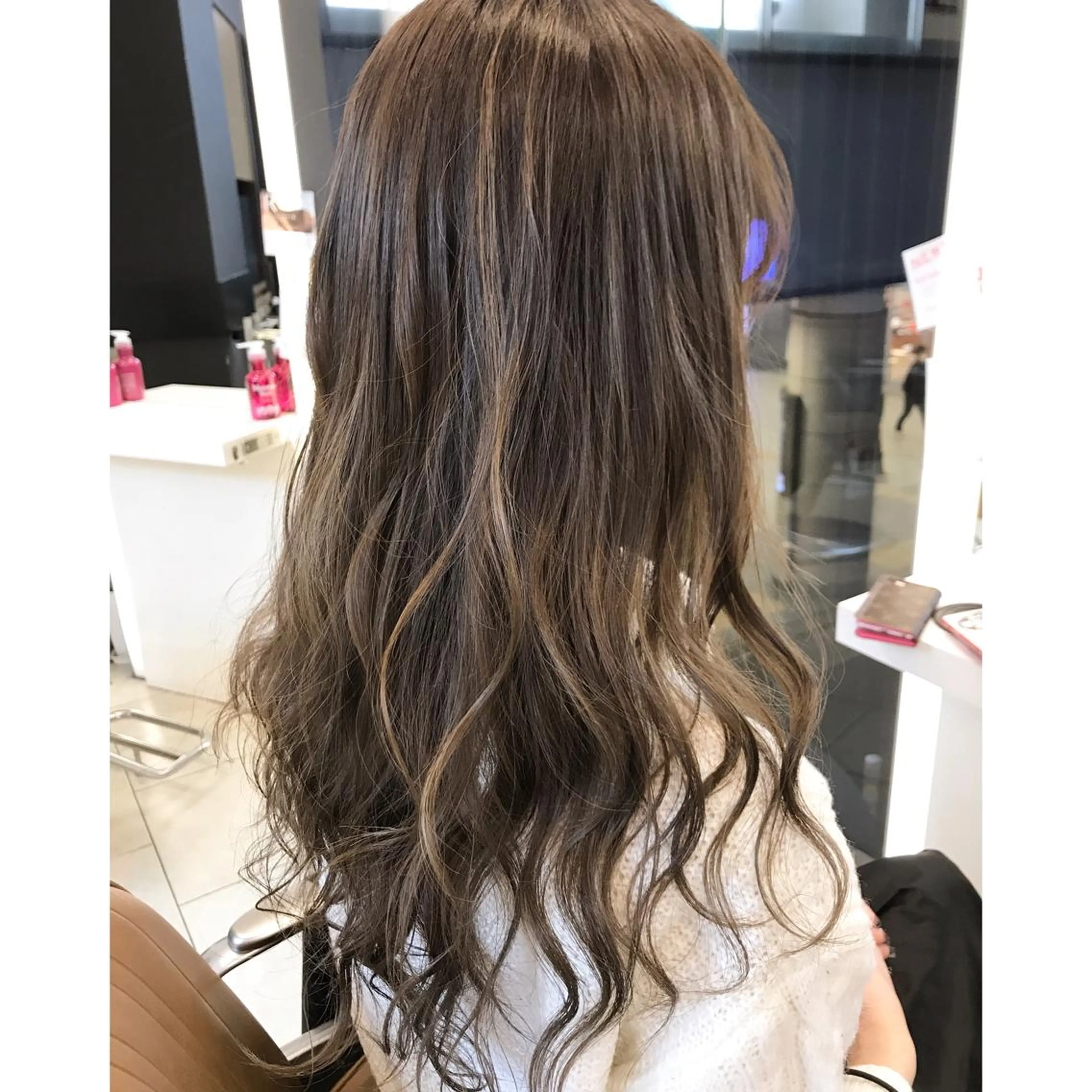 ロング カラー アディクシーカラー ブリーチ ハイライトカラー ハイライト 坂西 春果のマツエク・マツパデザイン
