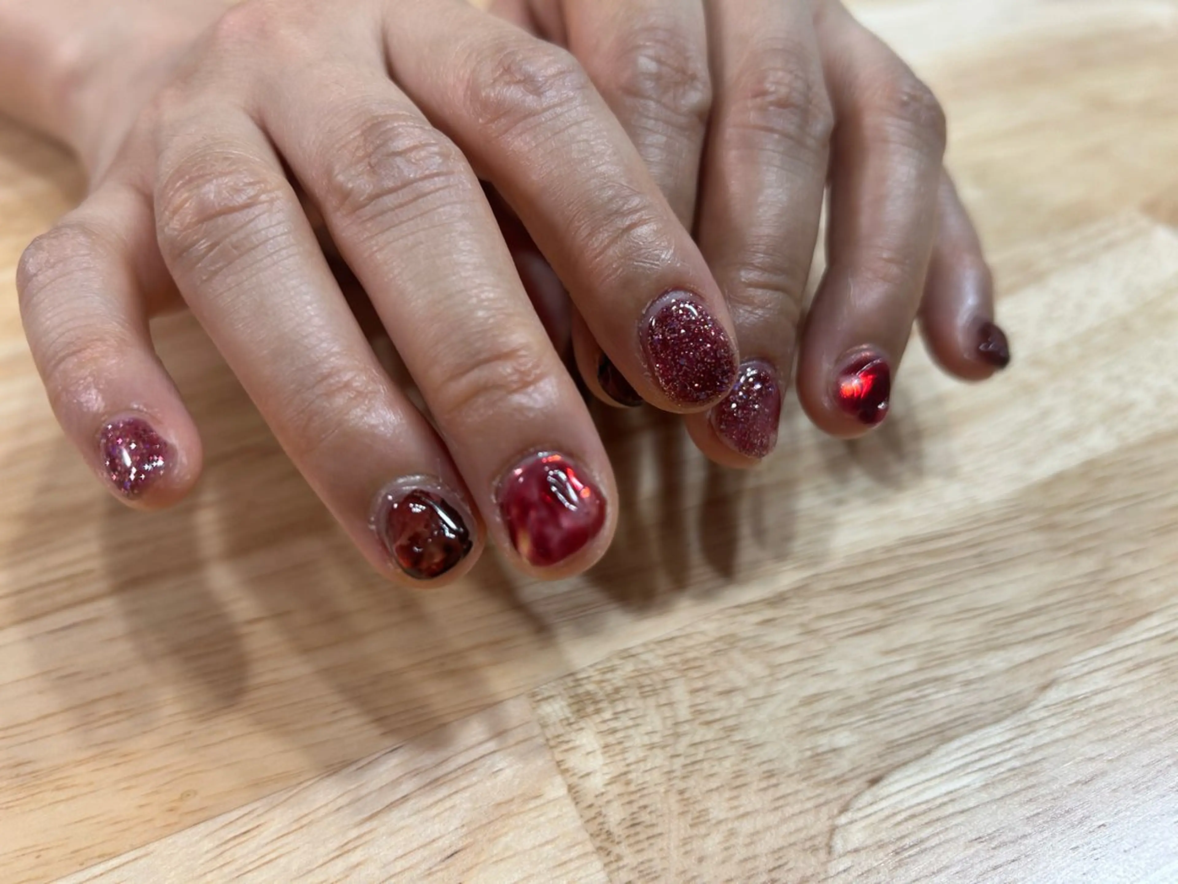 ネイル ジェルネイル ニュアンスネイル 赤色 ハンドネイル ハンドケア Ainchi nail所属・＊ misa ＊のネイルデザイン
