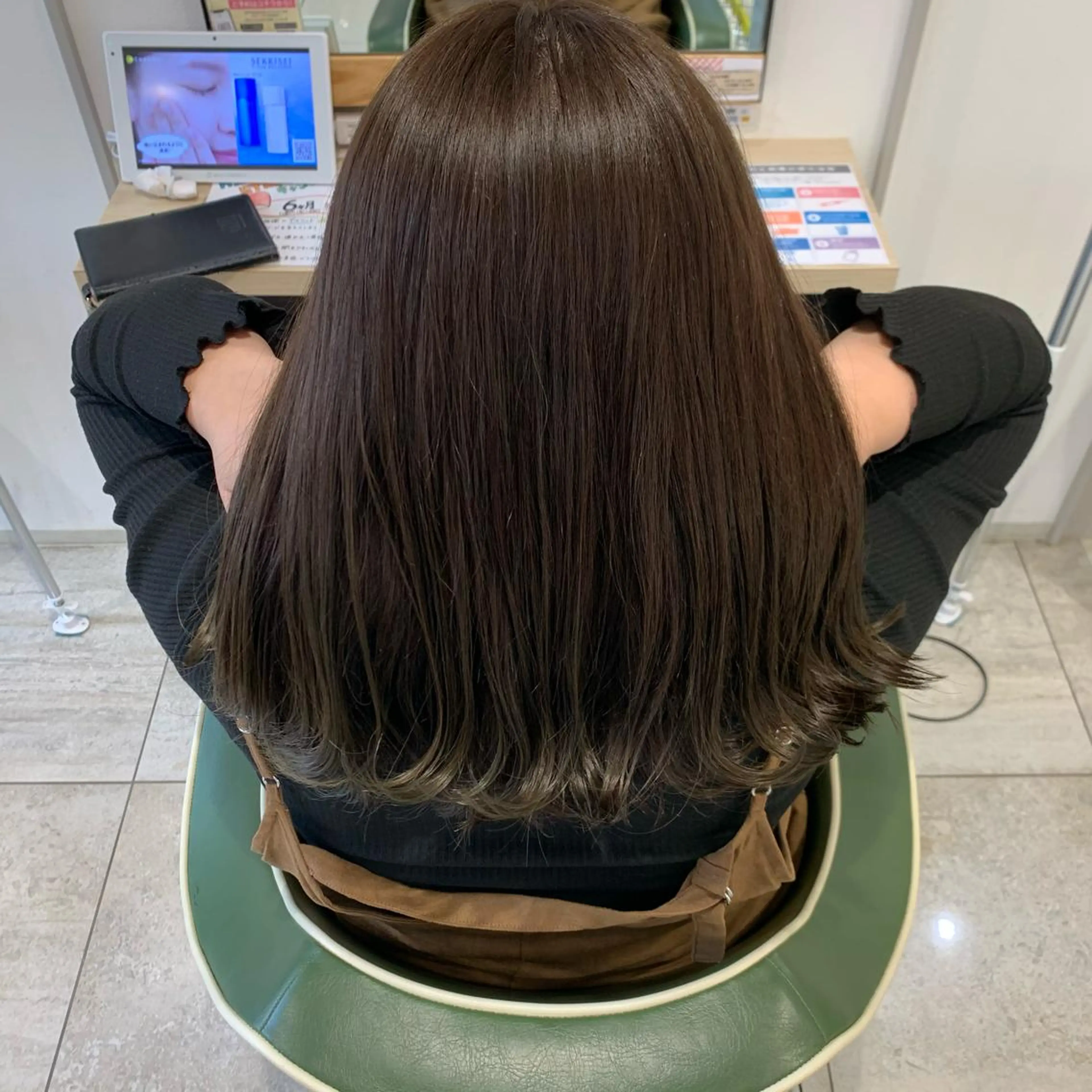 ミディアム カラー アクアカラー アッシュ 畠山 華奈のヘアスタイル