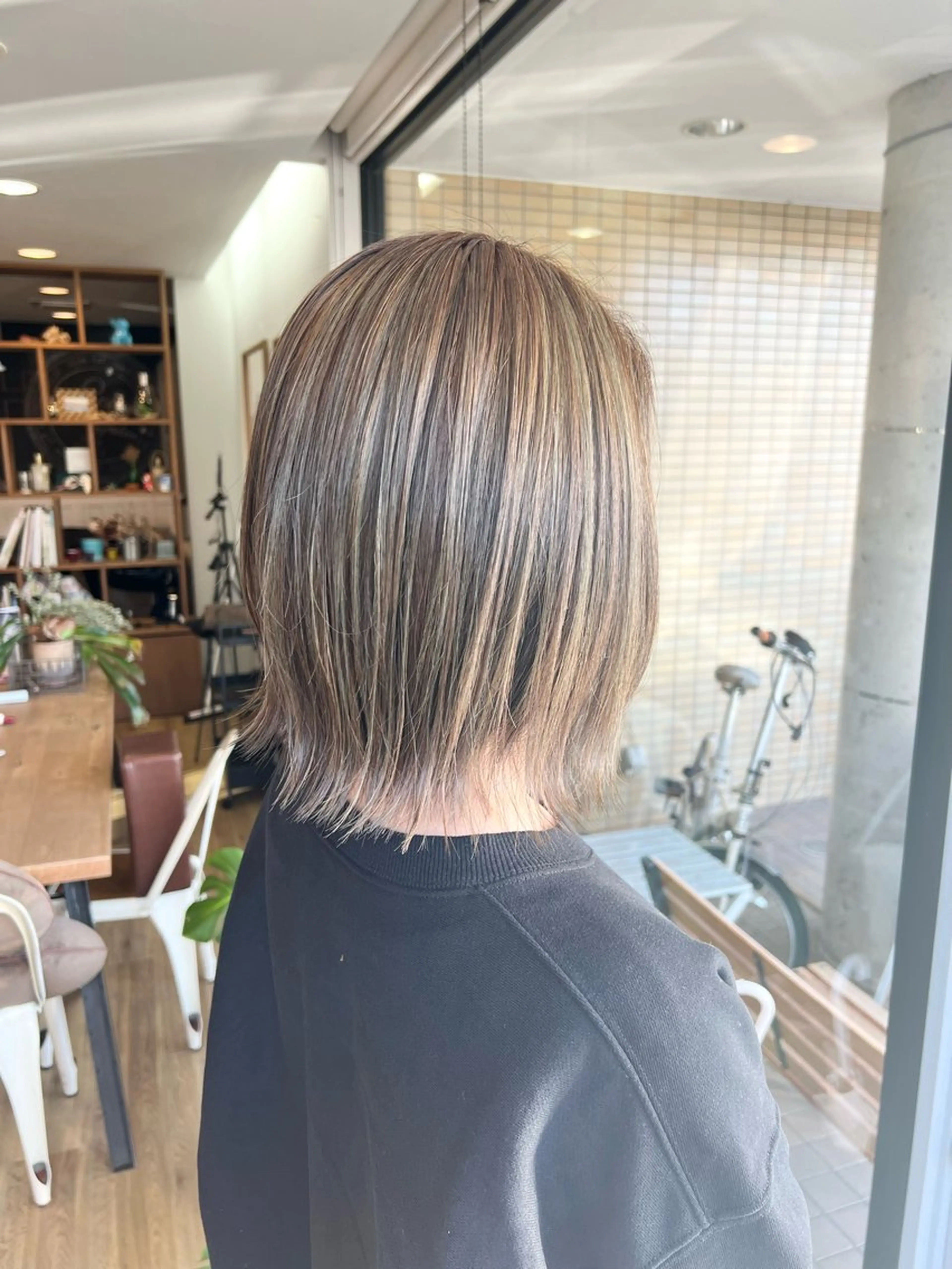 ショート カラー ベージュカラー ハイライトカラー ハイライト ヘアカラー トリートメント 堀 望美のヘアスタイル