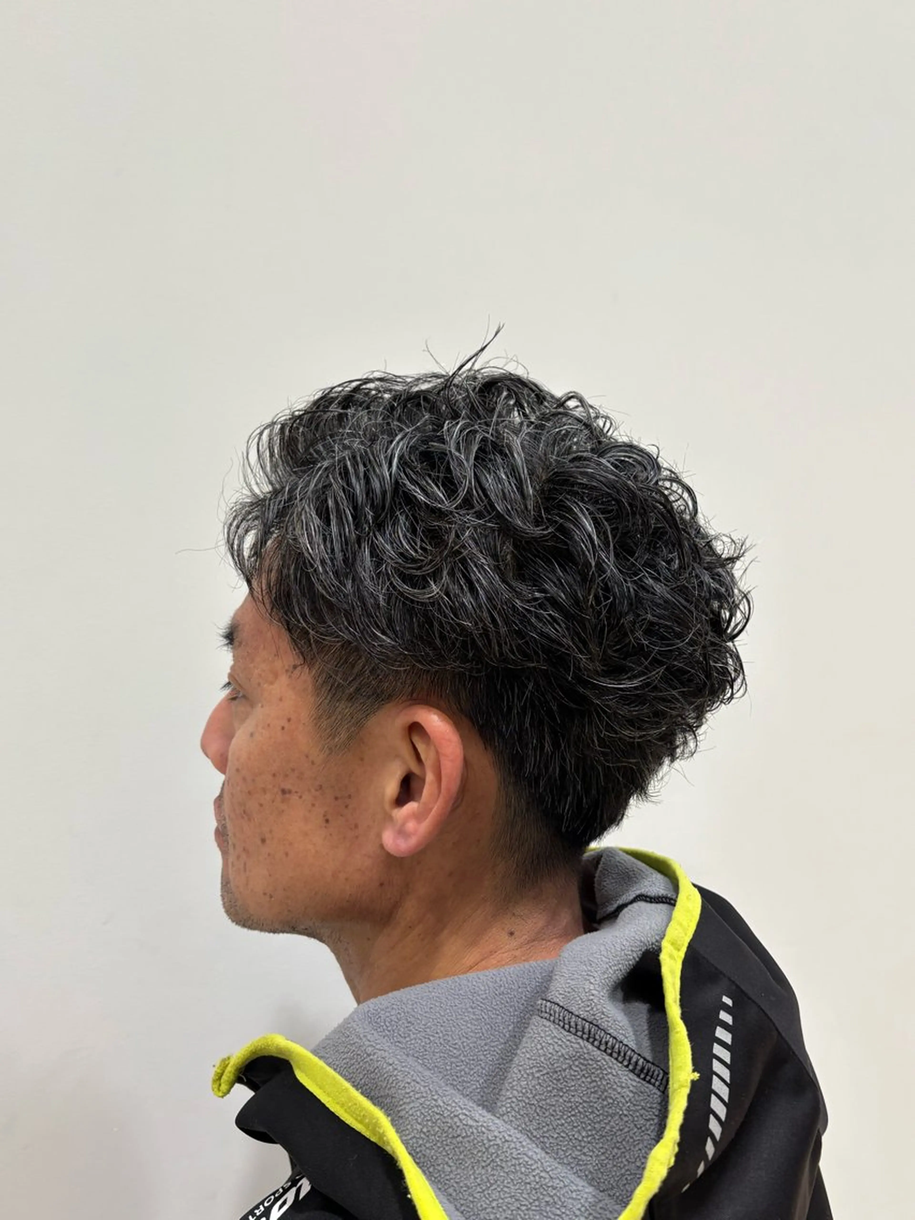 ショート パーマ 三浦 航平のヘアスタイル