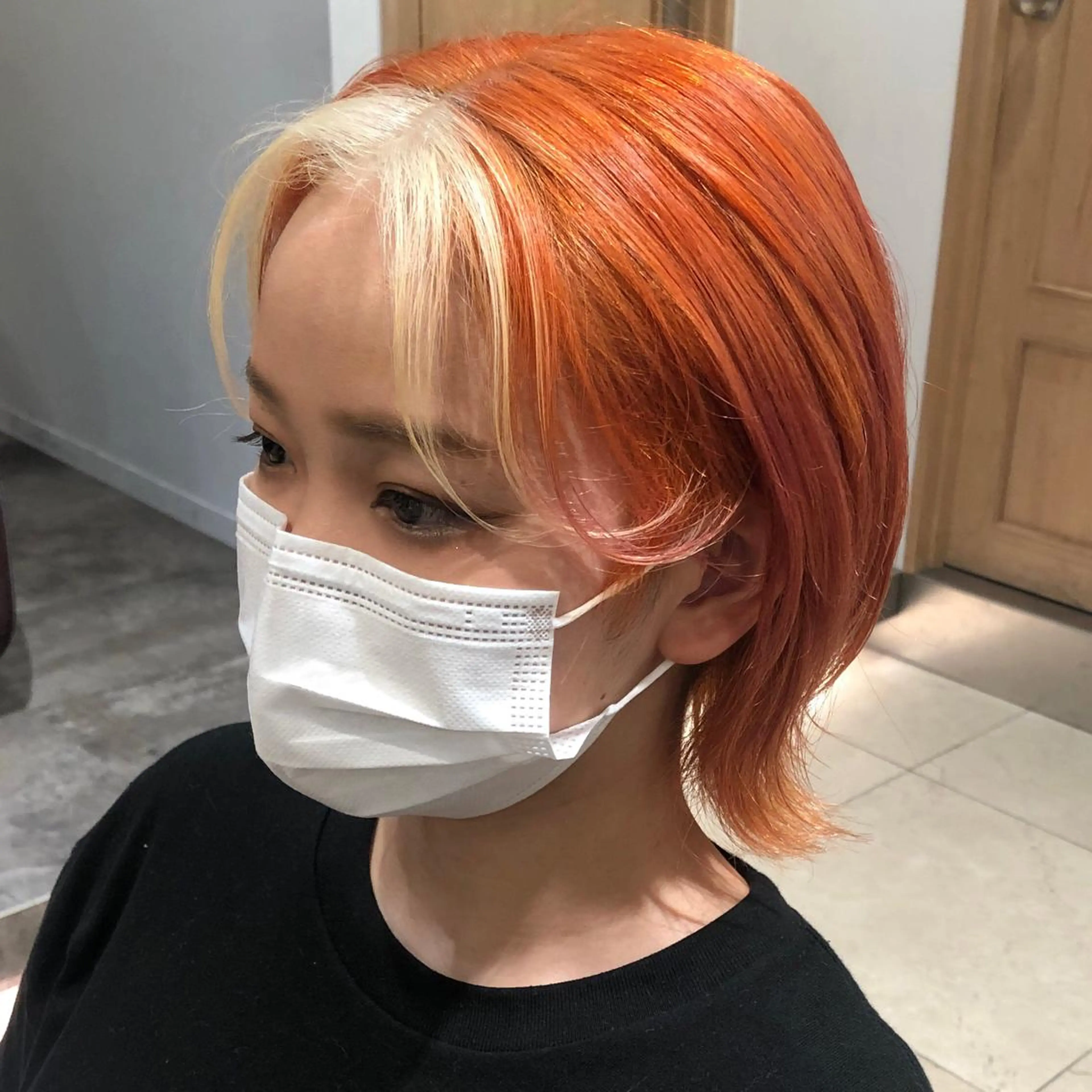 カラー 黒髪 ブリーチ ハイトーンカラー オレンジ ツートーンカラー 推しカラー✨ オタク美容師ユウカのヘアスタイル