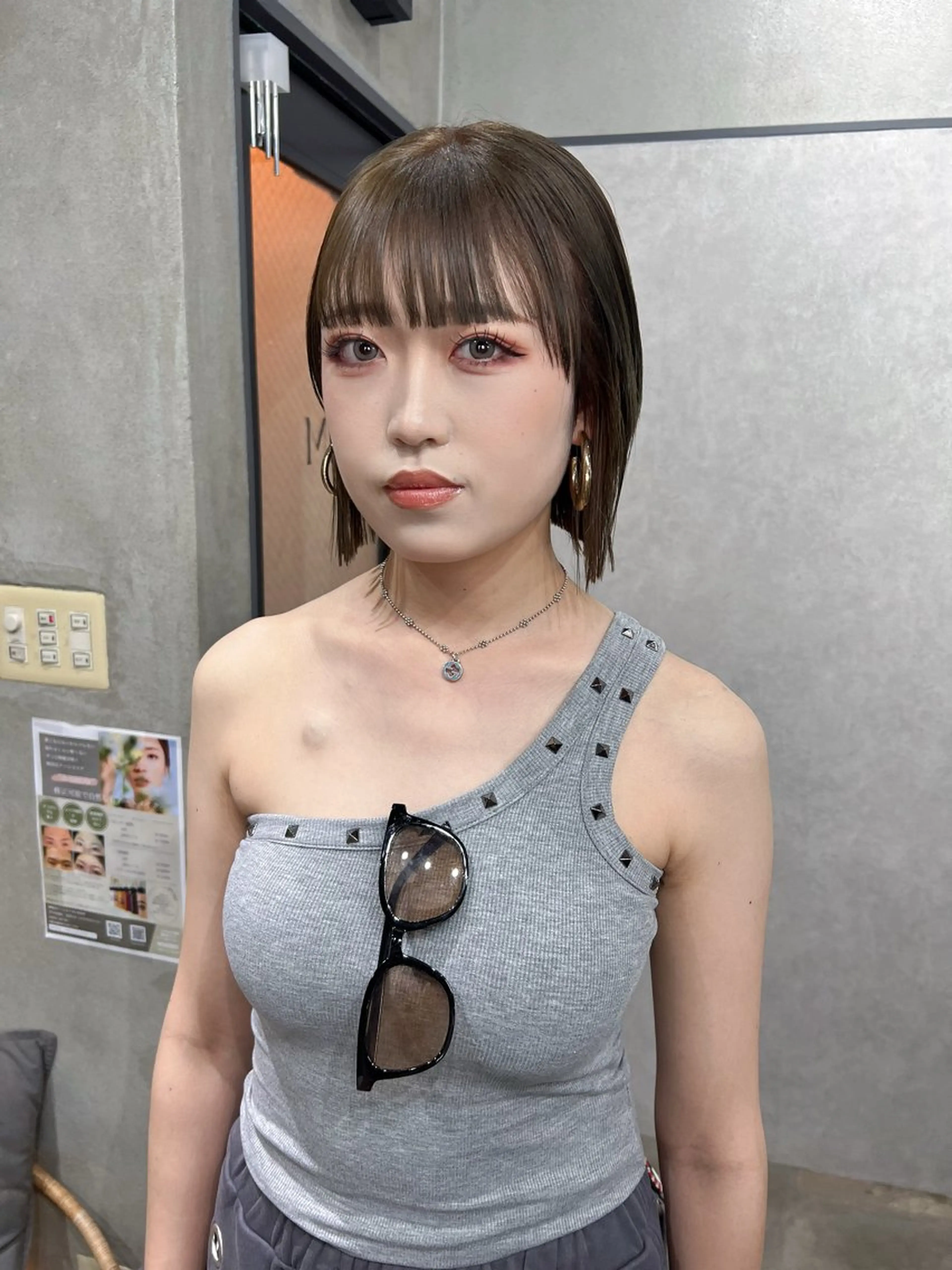 ショート カラー ベージュカラー ブリーチ ケアブリーチ ハイトーンカラー ミルクティーベージュ ヘアカラー ユ イのヘアスタイル