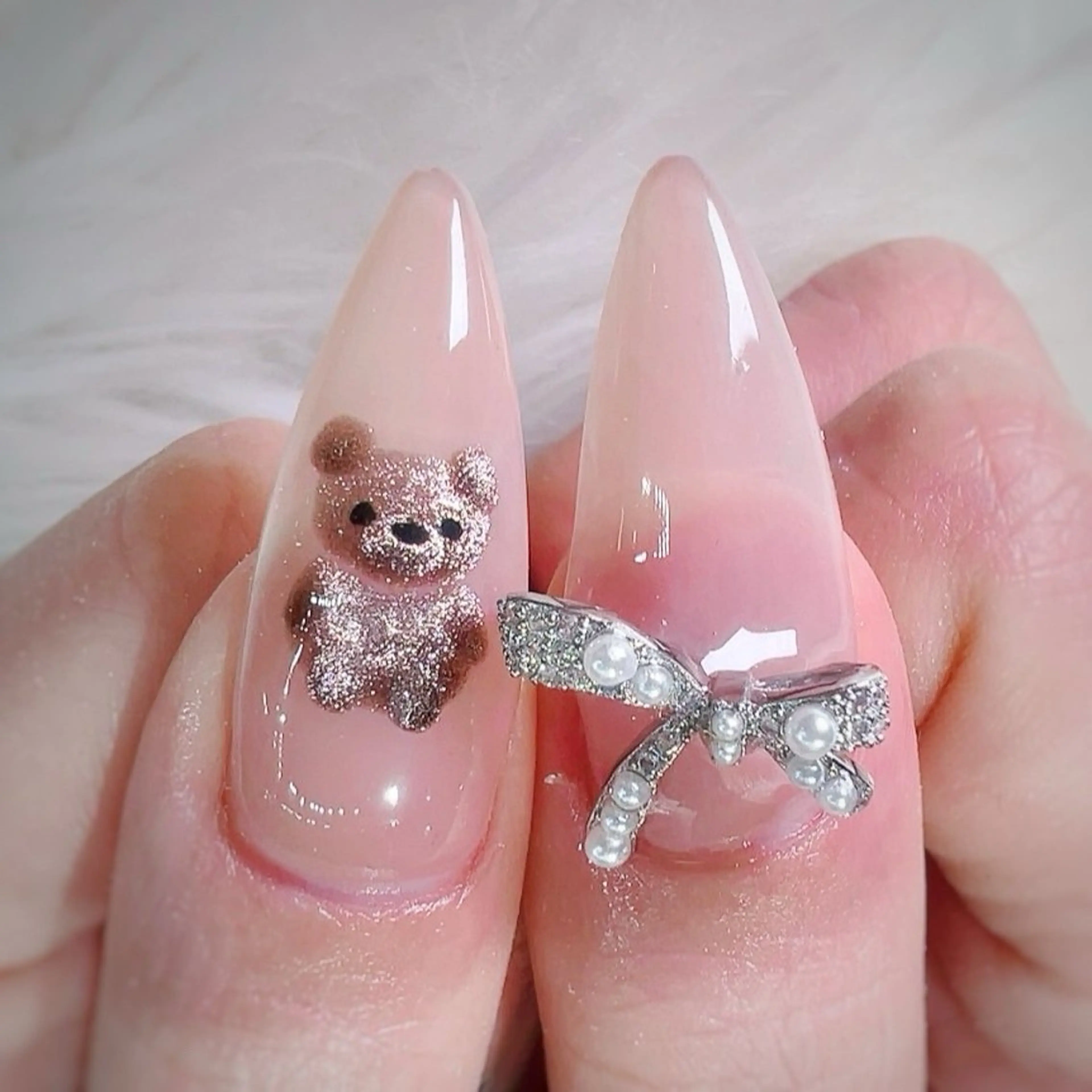 【HAND】ジェルチップでの10本長さ出し　ワンカラーorラメグラデーション（一色）＋アート2本★オフ有⭕️の写真