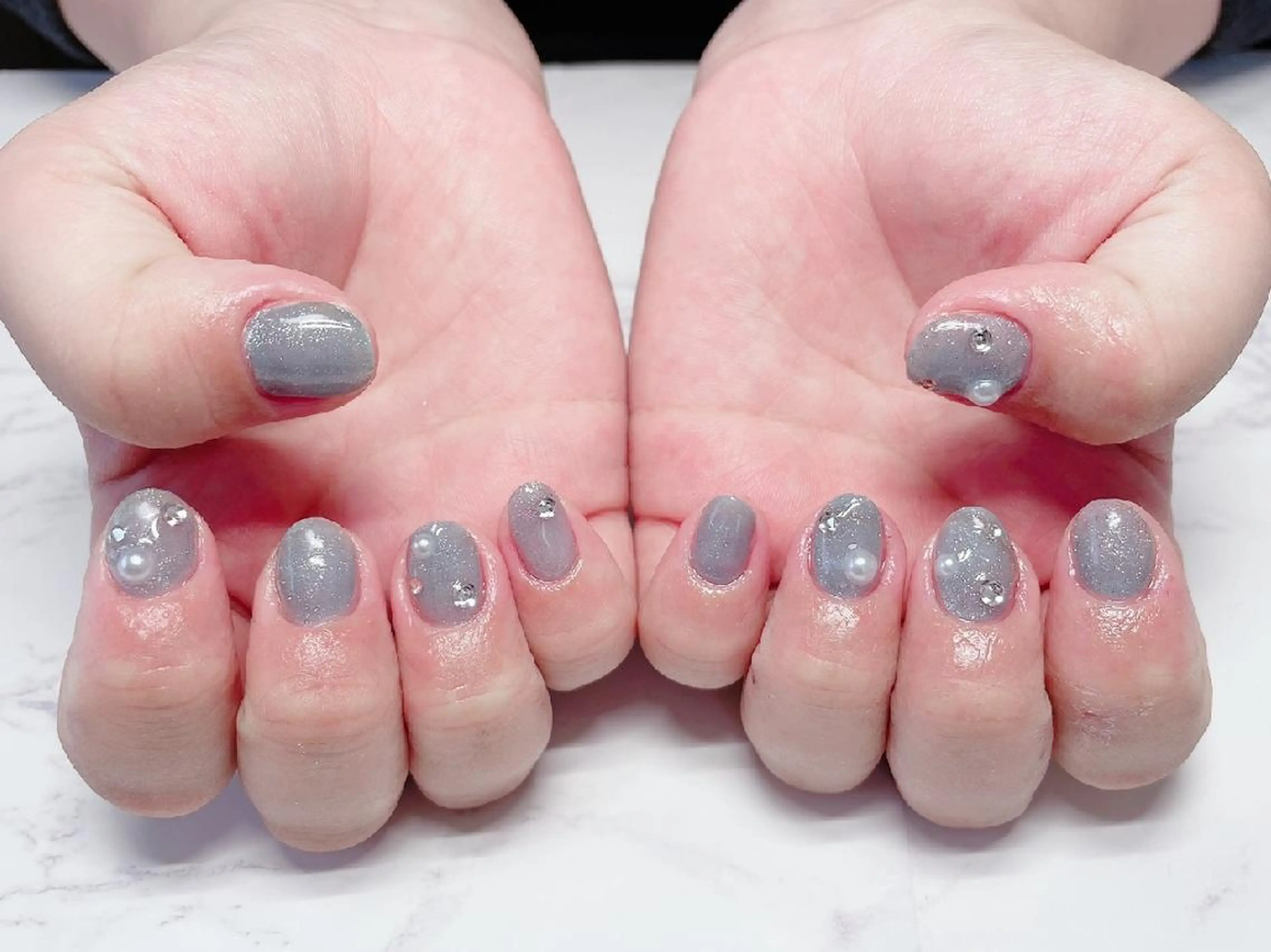 ネイル ブルー ジェルネイル マグネットネイル ストーンネイル 夏ネイル 佐藤 結衣のネイルデザイン
