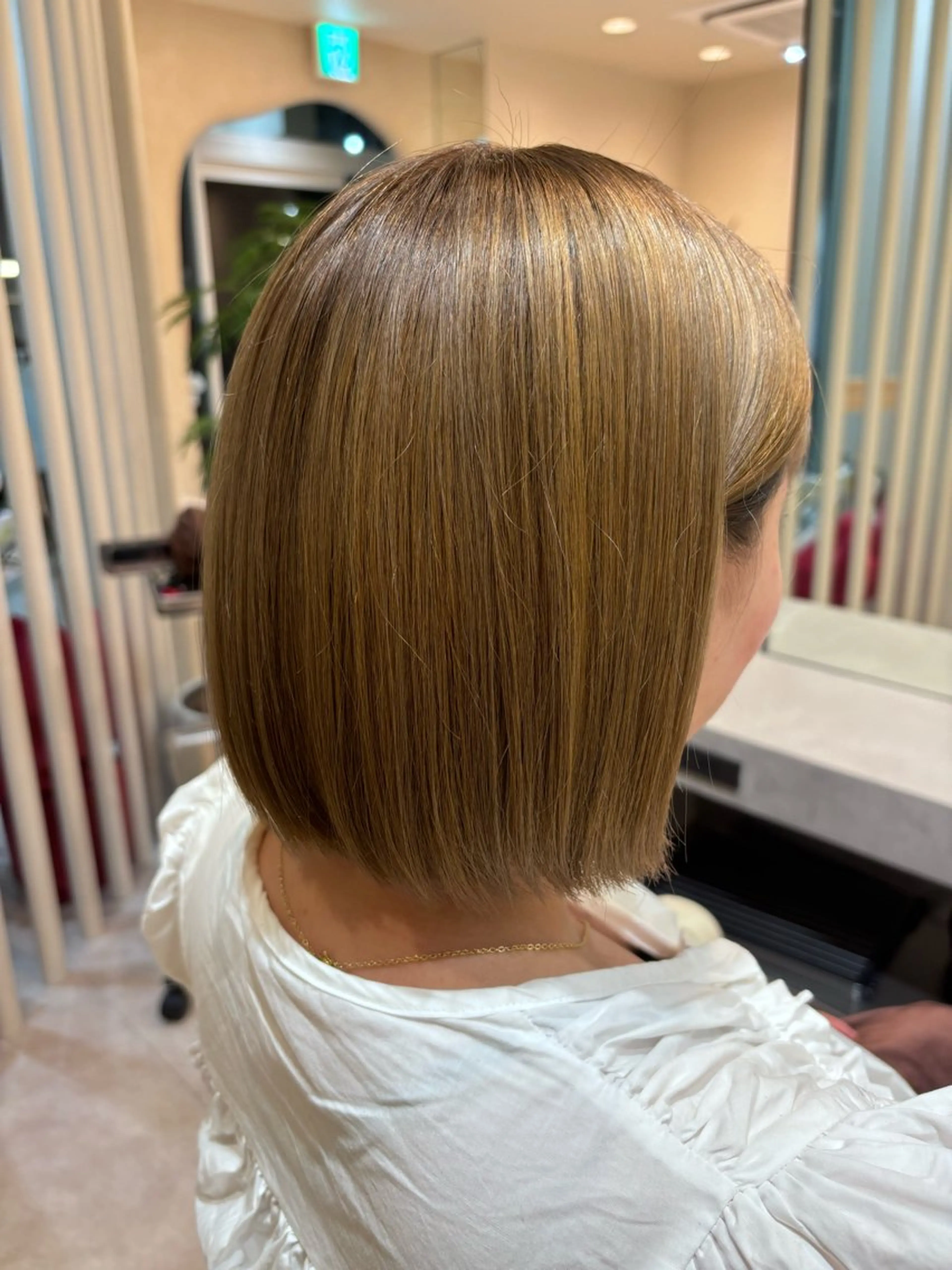 ショート カラー ボブ トバ ショウゴのヘアスタイル