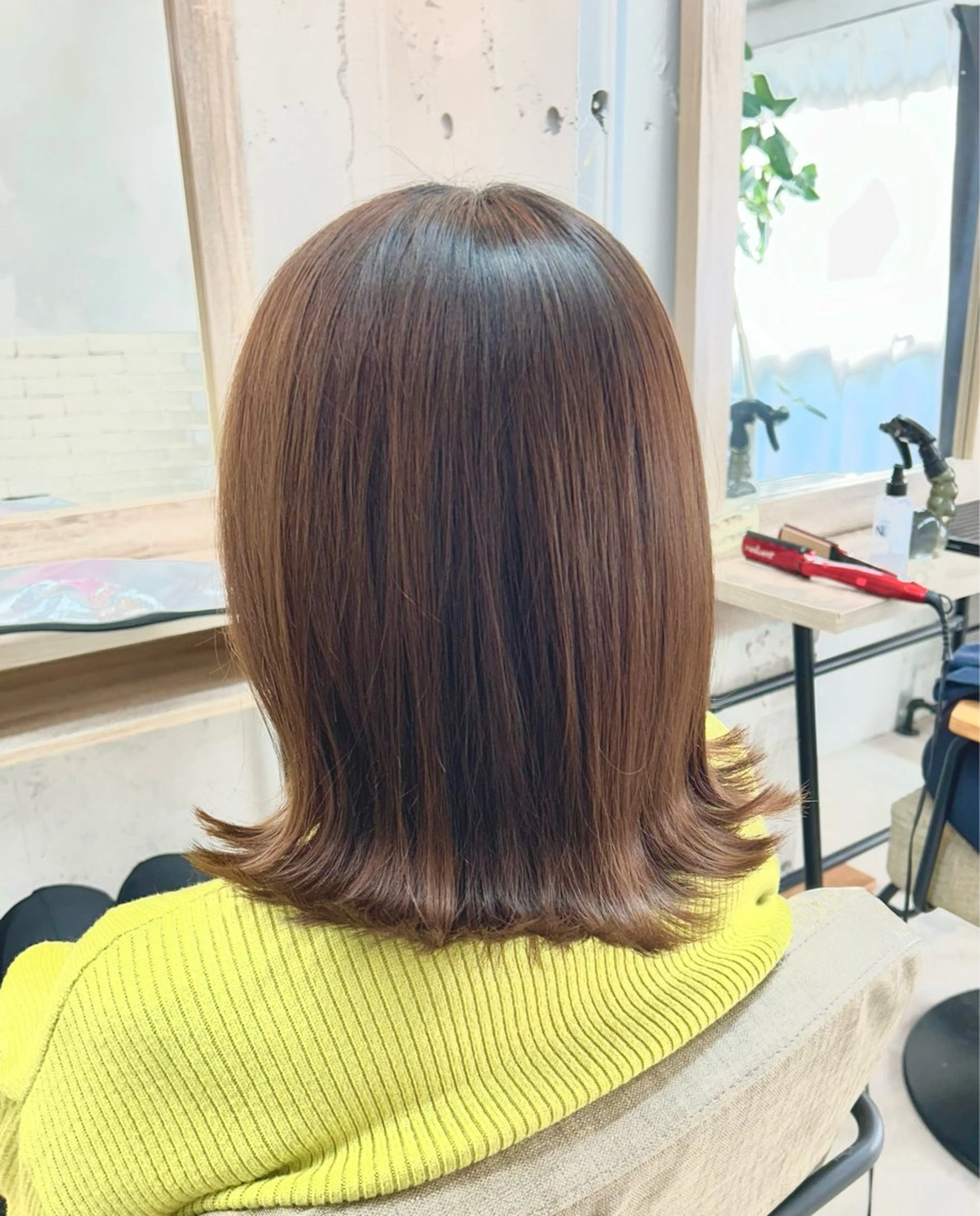 ミディアム 岩崎 美帆のヘアスタイル
