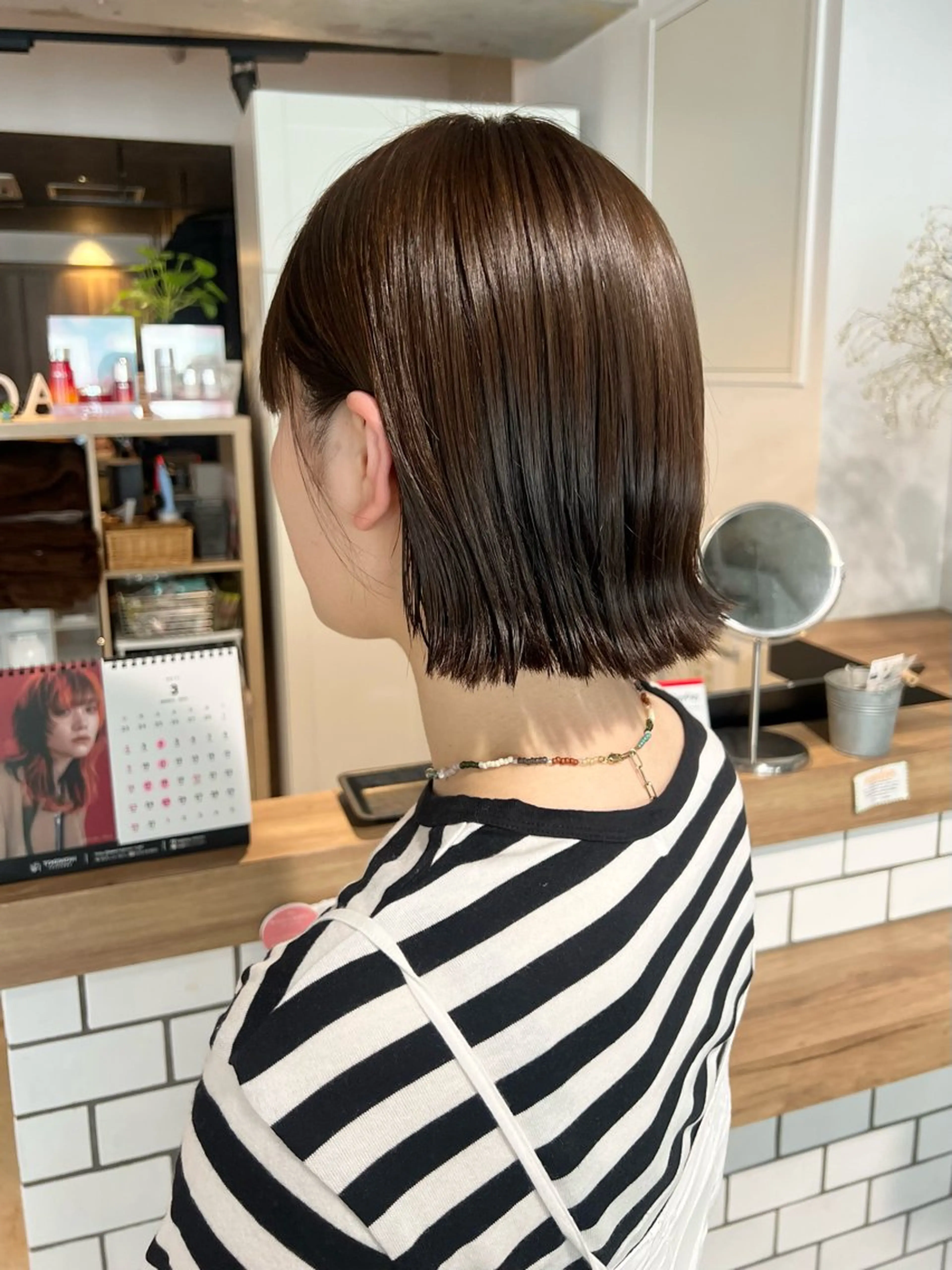 ショート カラー オリーブカラー 外ハネヘア カット ヘアカラー 透明感カラー/ボブ /ショート/小由葵のヘアスタイル