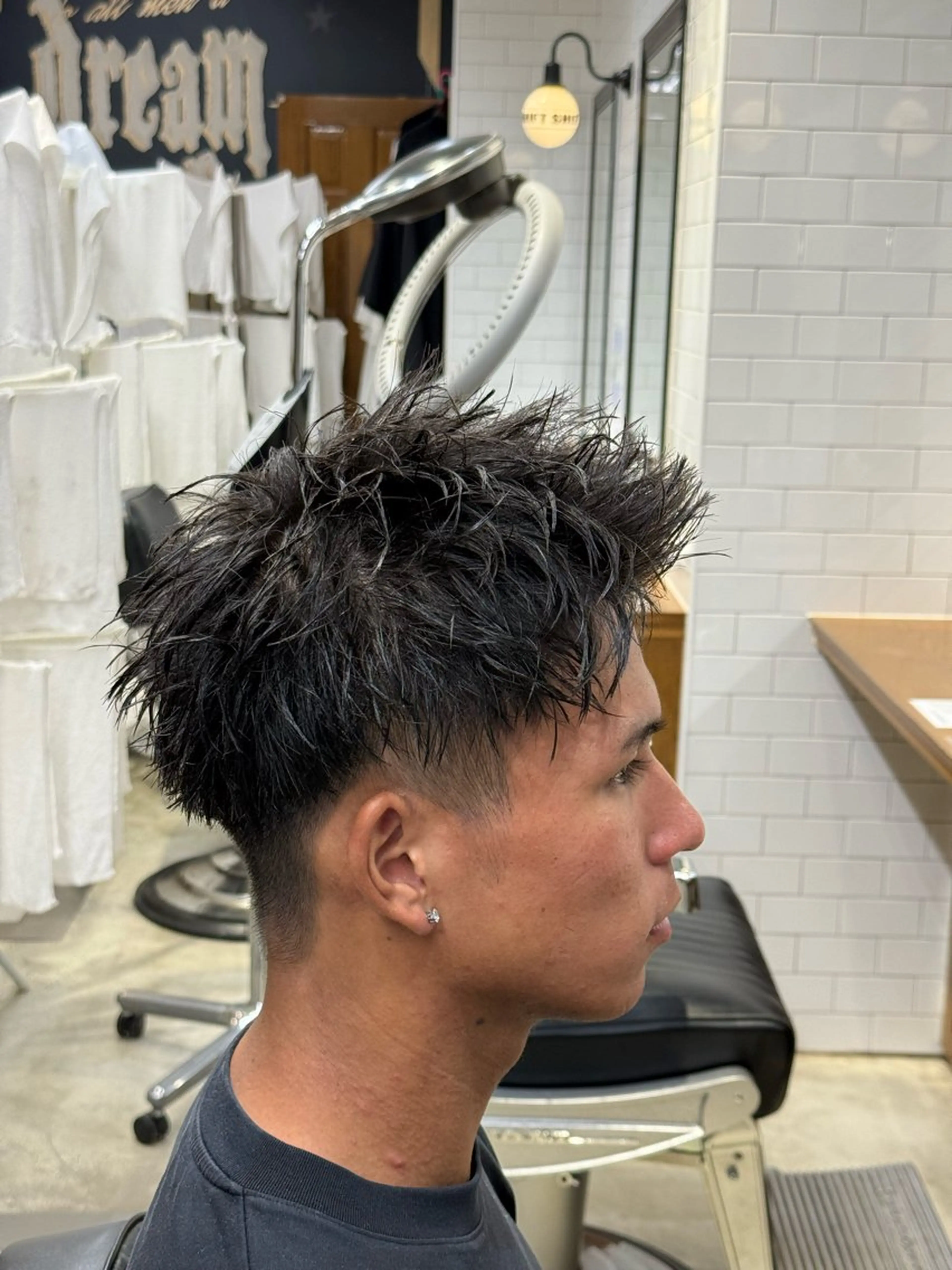 ショート メンズ スパイキーショート 刈り上げ ショートヘア シフト今泉所属・ヨネダ コウヘイのヘアスタイル