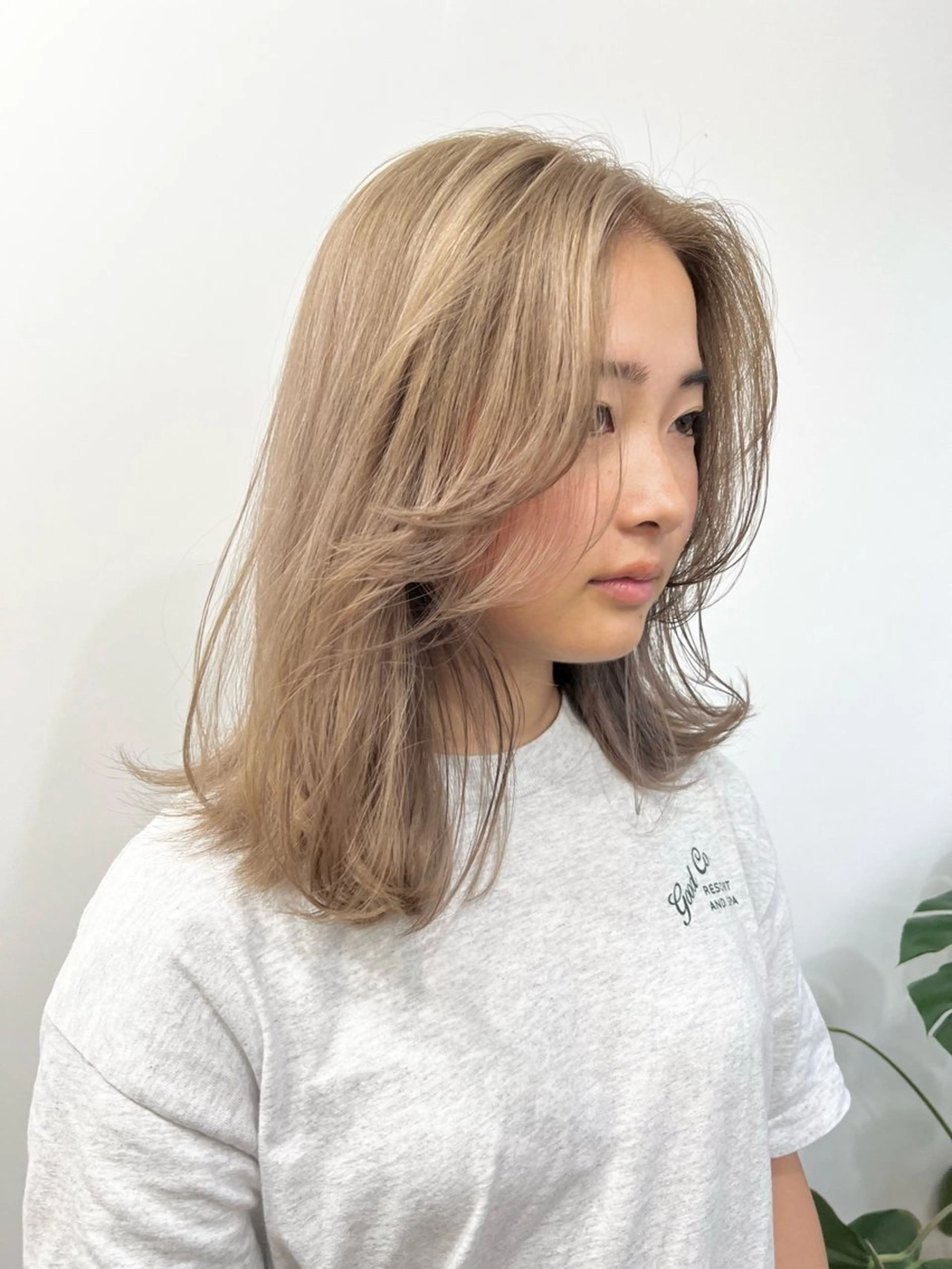 ロング カラー アッシュ ベージュカラー ブリーチ ブロンド ブラウンカラー カット ヘアカラー トリートメント nico TOKYO 渋谷所属・ハイトーンブリーチ 特化🌈フジタハルキのヘアスタイル