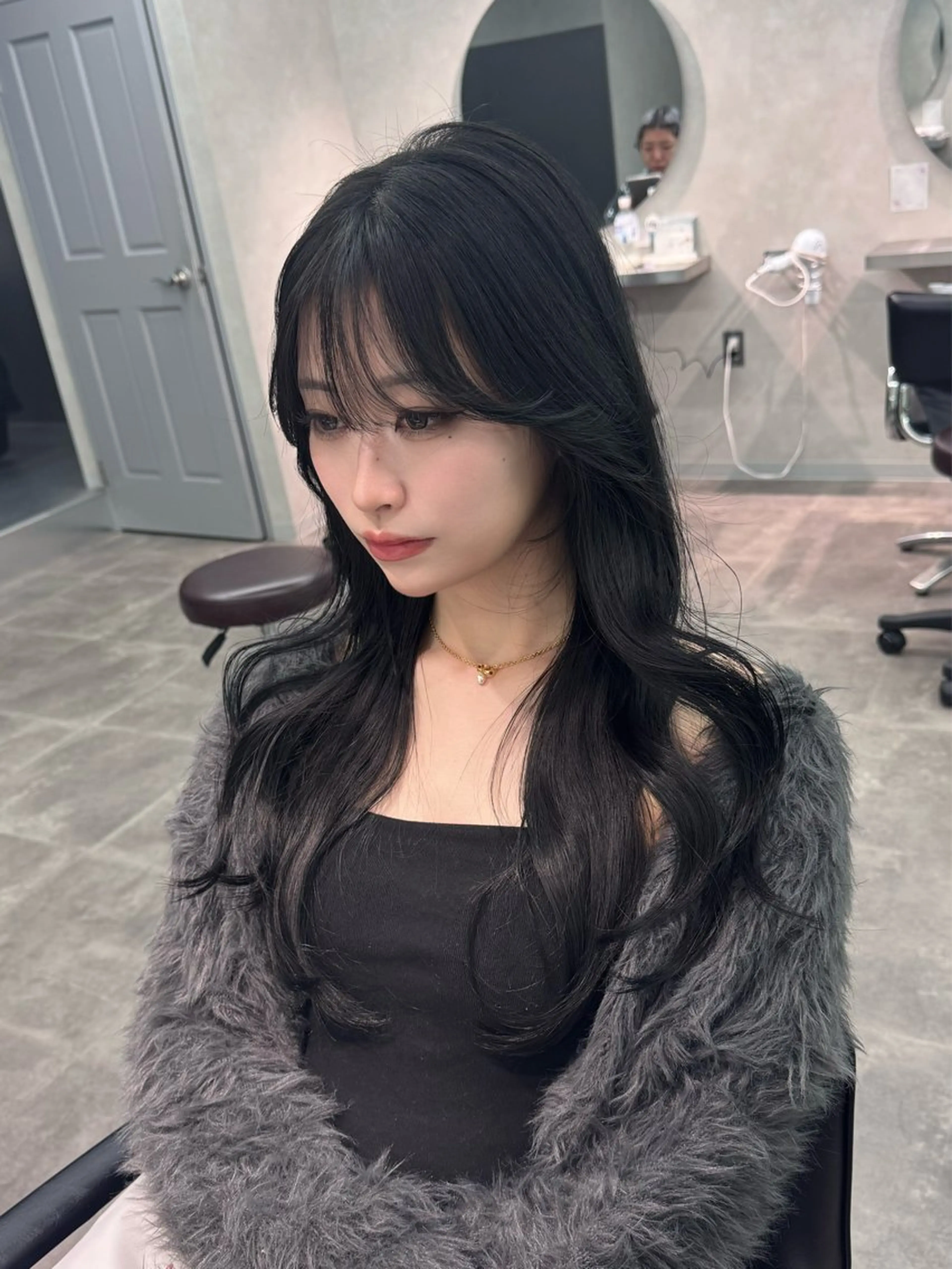 ロング 顔周りカット レイヤーカット 小顔カット カット ヘアカラー 韓国レイヤーカット 🇰🇷透明感カラーのヘアスタイル
