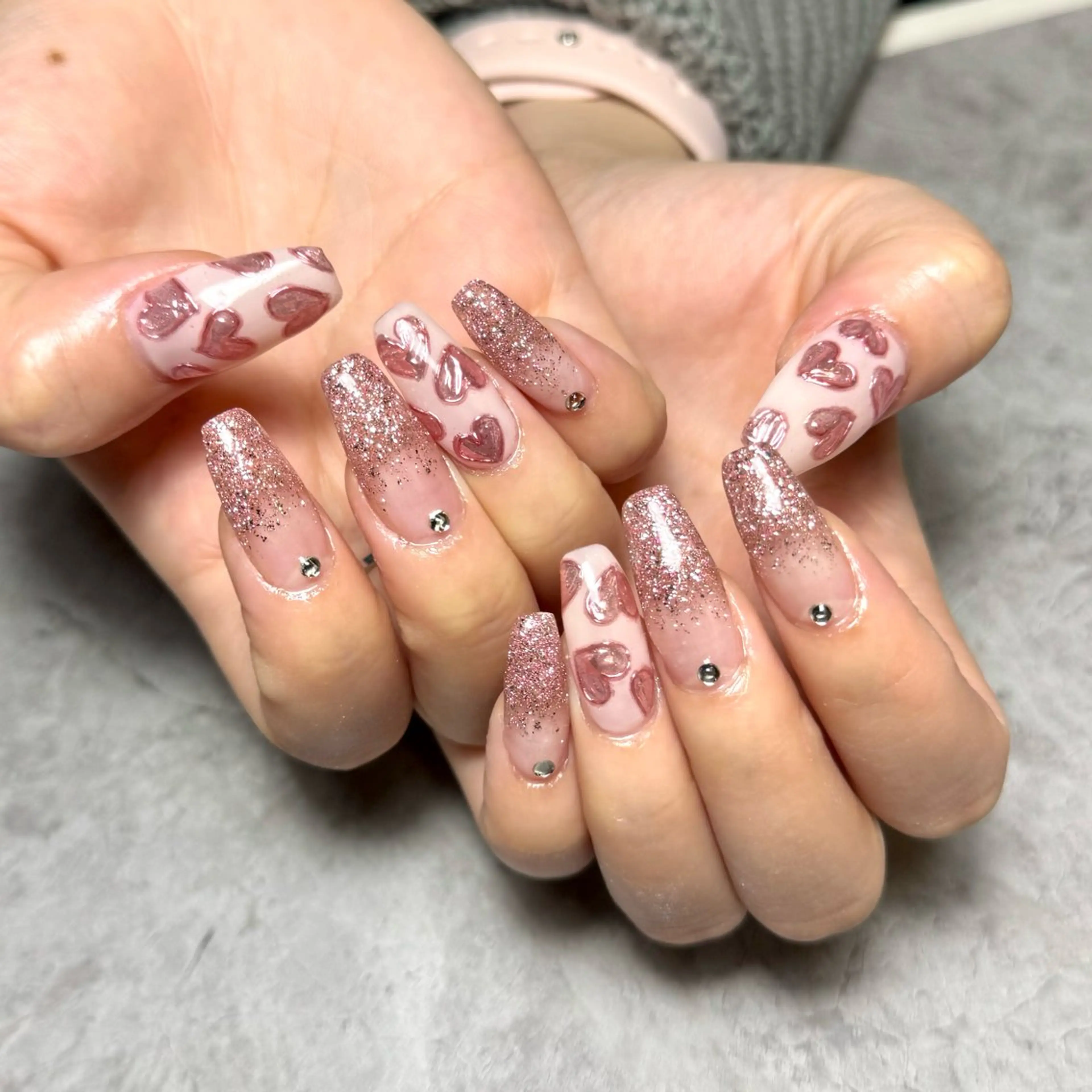 ネイル グラデーション ハート キラキラネイル ラメ(グリッター) ラメグラデーション ハンドネイル Nail Salon Lillion【リリオン】所属・lillion karenのネイルデザイン