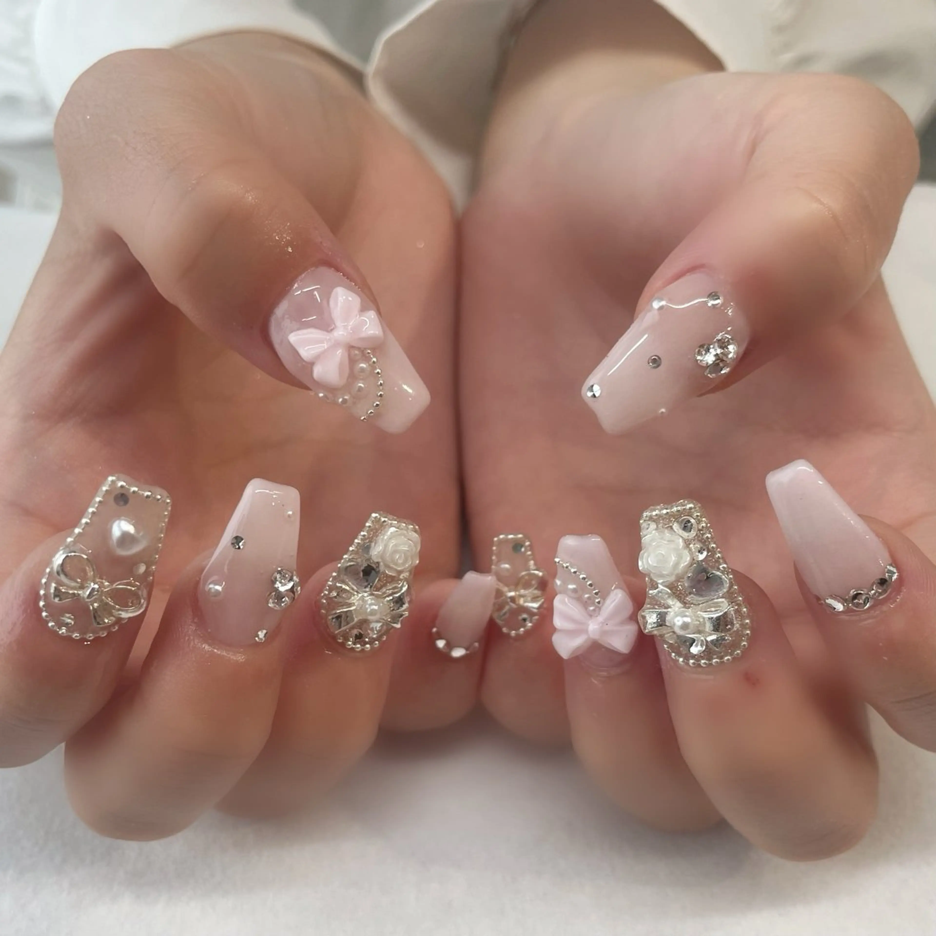 ネイル ハンドネイル 🌈🐰 saki. m 🐰🌈のネイルデザイン