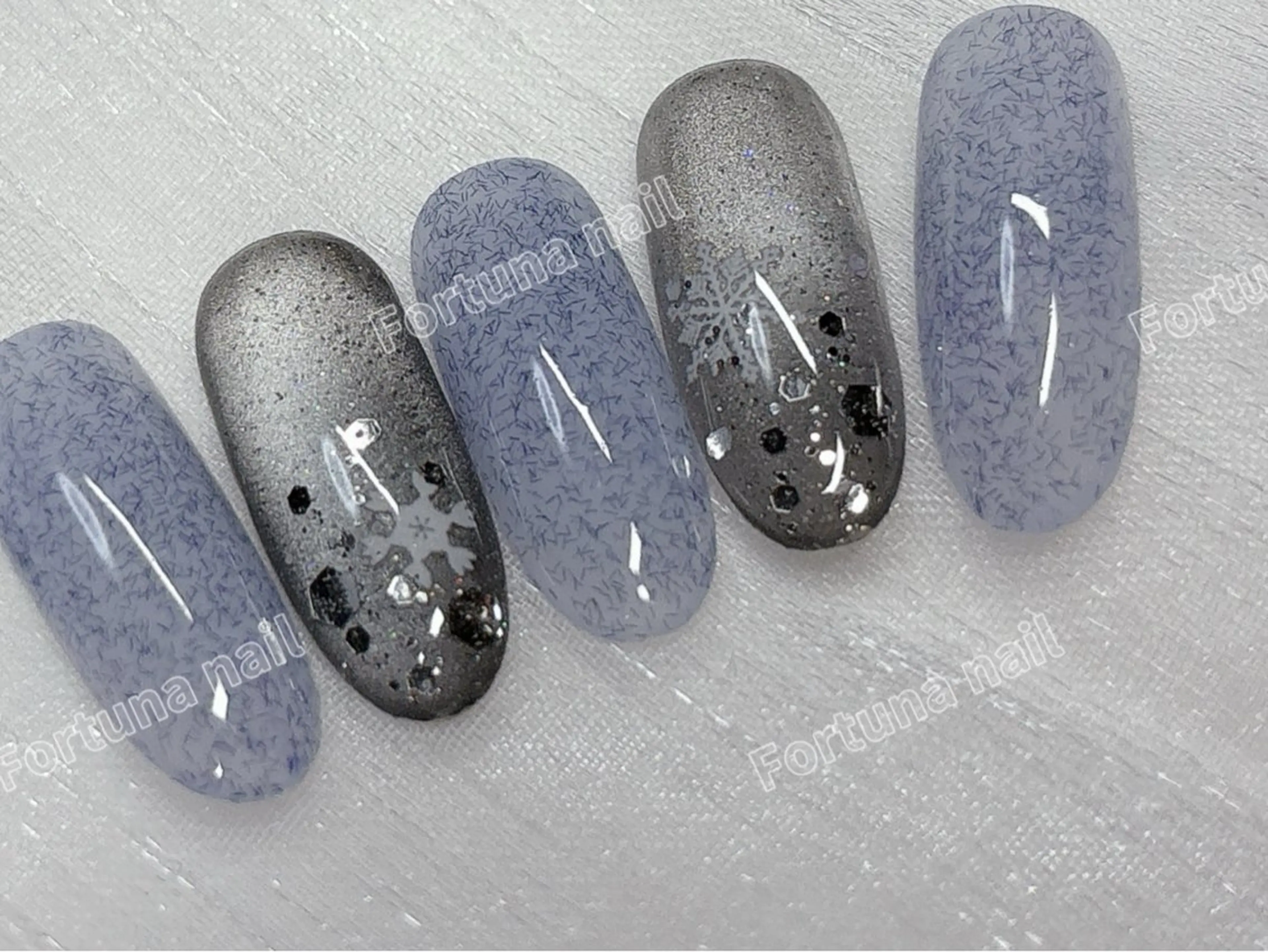 ネイル 冬ネイル クリスマス ハンドネイル Nail •Head スパFortunaのネイルデザイン