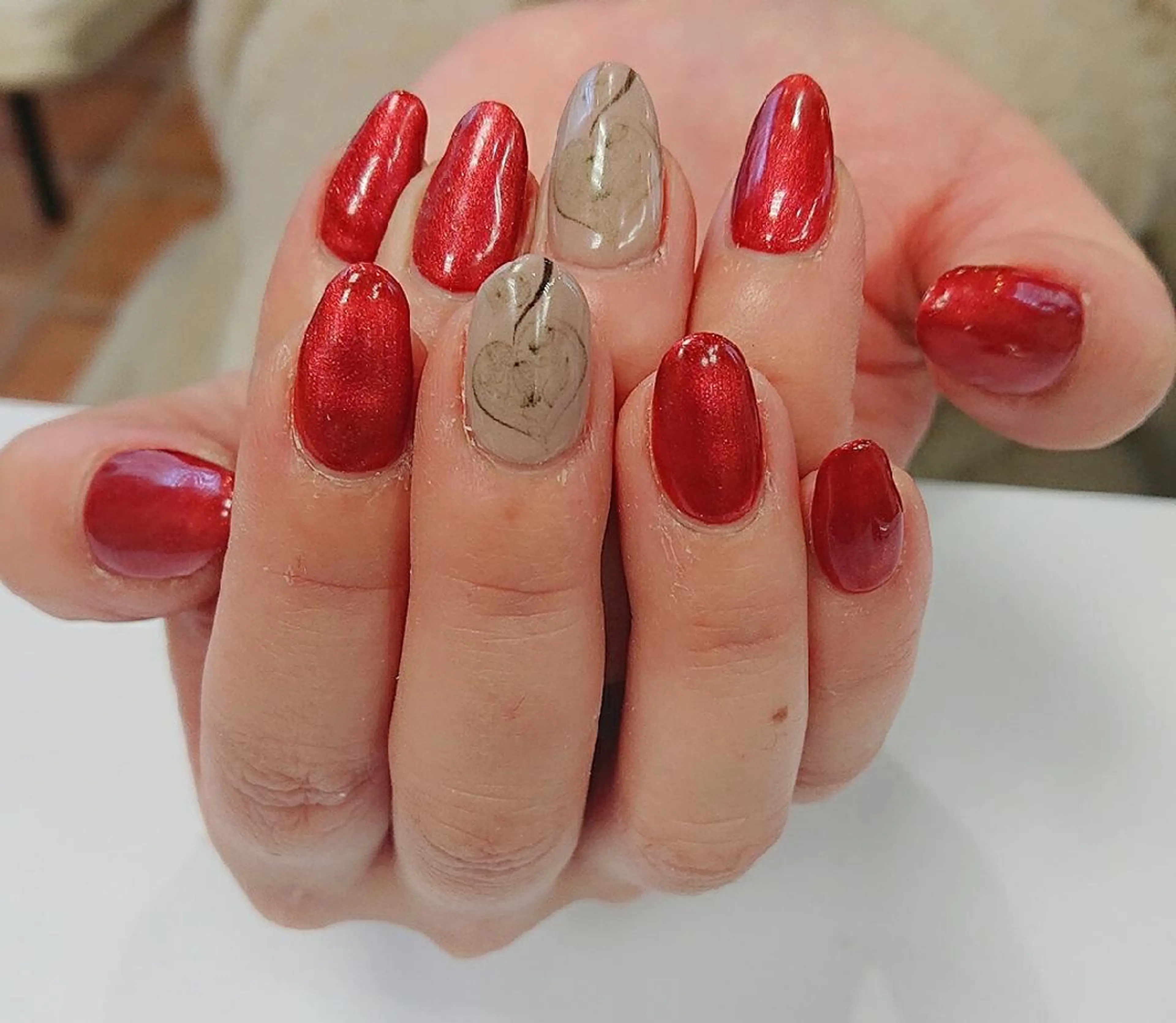 ネイル ハート 赤色 🍒当日もOK🍒 𝑳𝑼𝑵𝑨花井のネイルデザイン