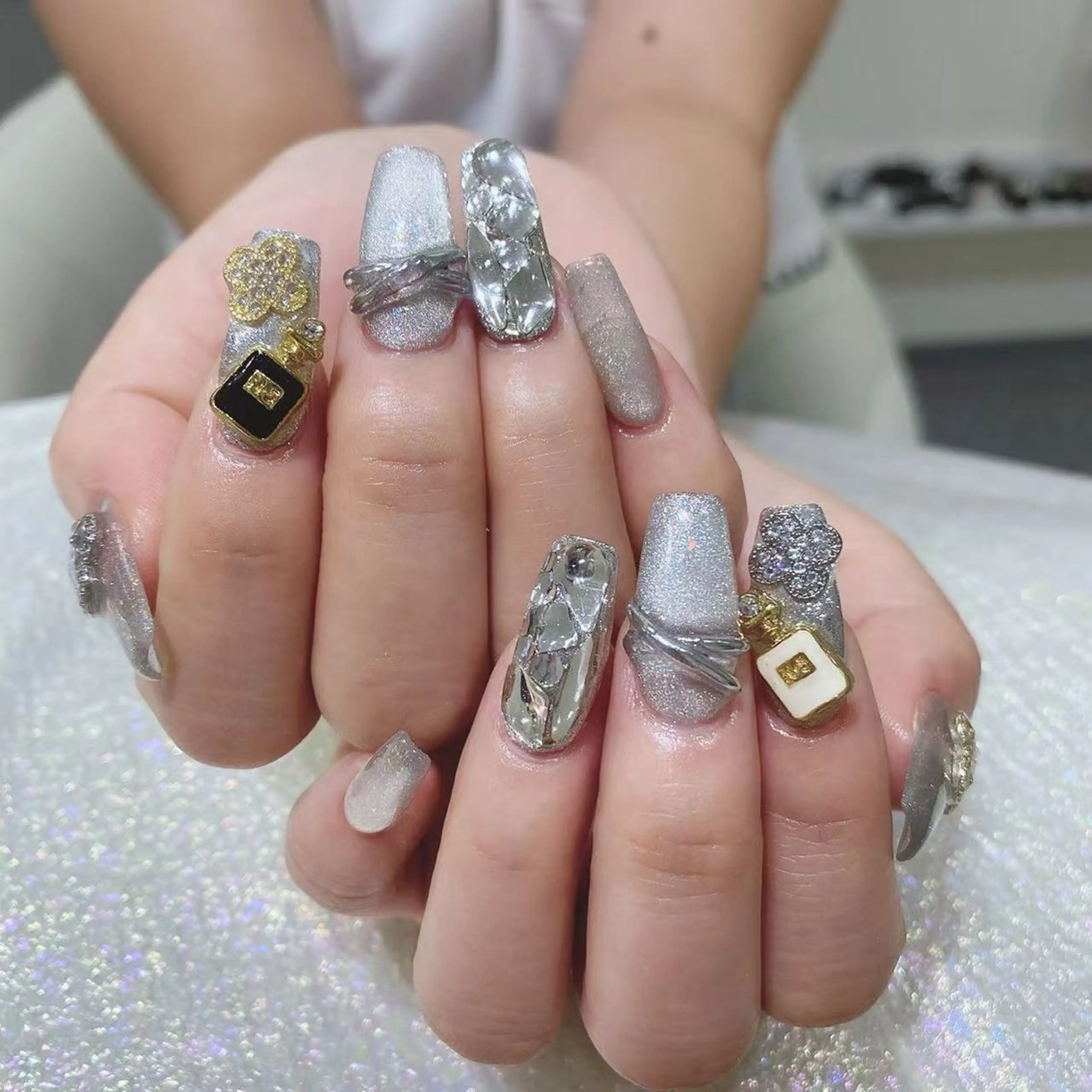 ネイル ハンドネイル Queens 榊 まおのネイルデザイン