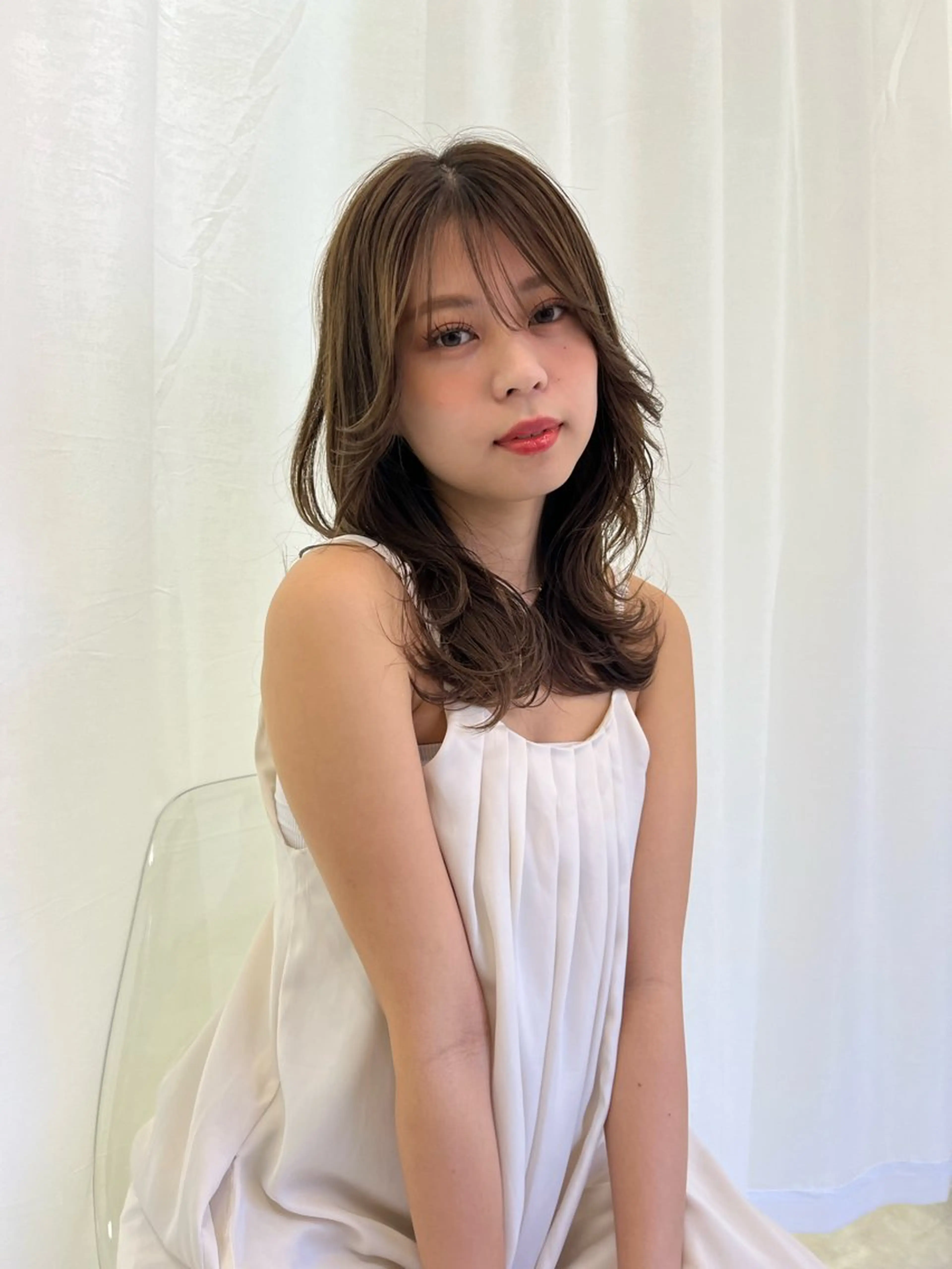 ロング カラー ブリーチ ブリーチなしカラー レイヤーカット カット ヘアカラー ミルクティーベージュ 🌿店長　清水ひとみのヘアスタイル