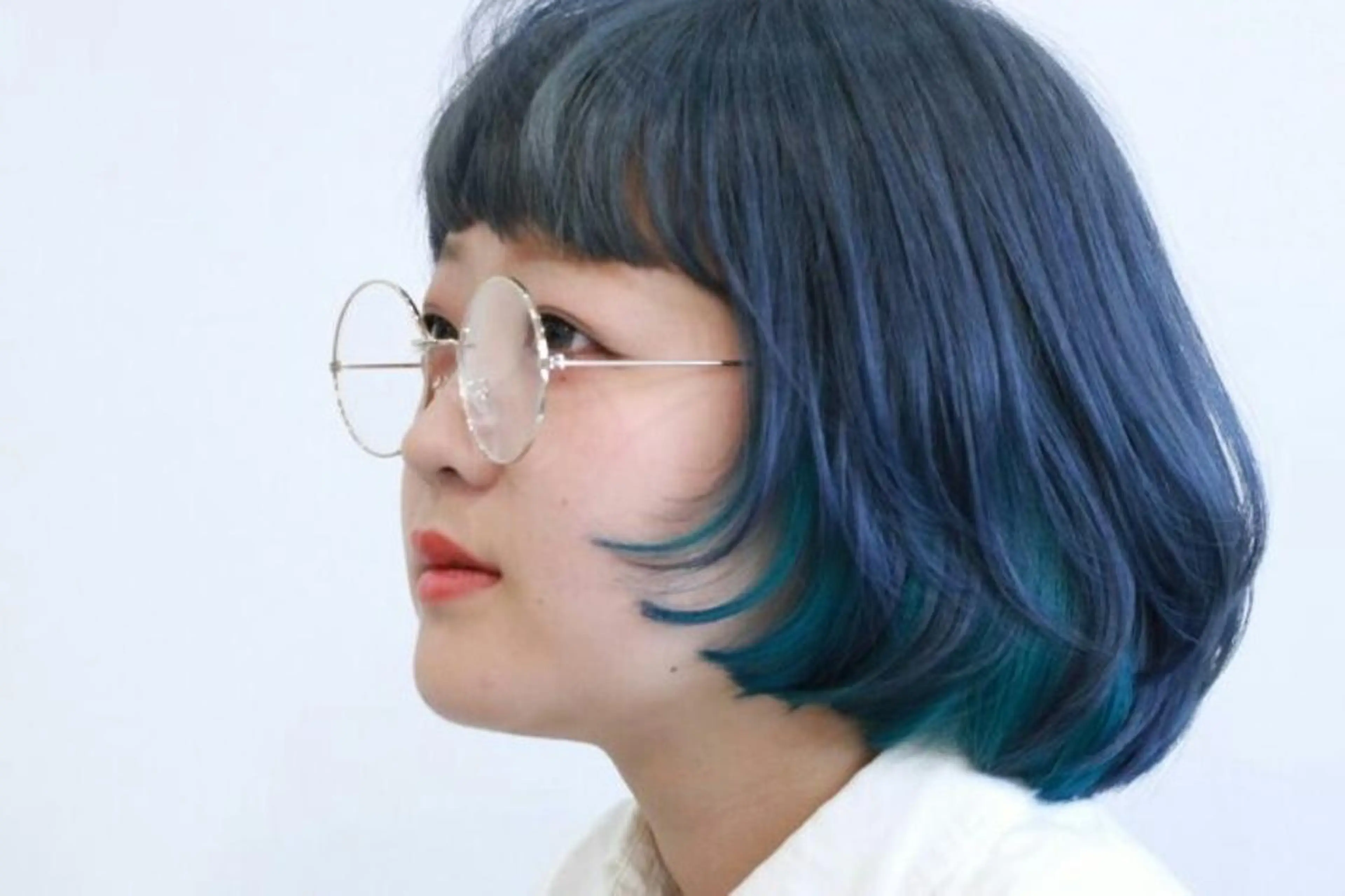 ショート カラー ブリーチ インナーカラー ネイビーカラー ボブ 杉若 利彦のヘアスタイル