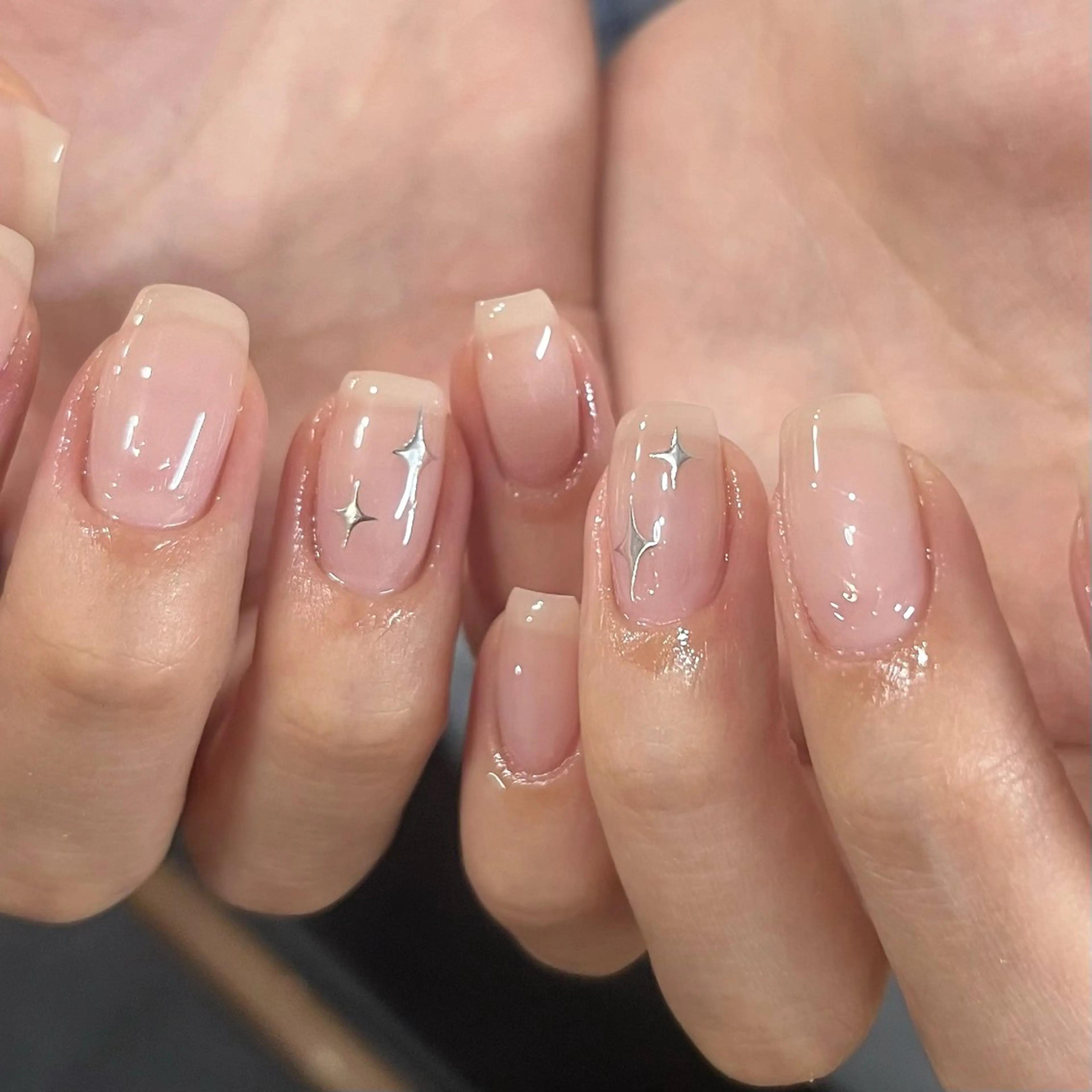 ネイル オフィスネイル ワンカラーネイル シンプルネイル ホワイト ハンドネイル ハンドケア 🎀NAIL🎀 AI🪄︎︎◝✩のネイルデザイン