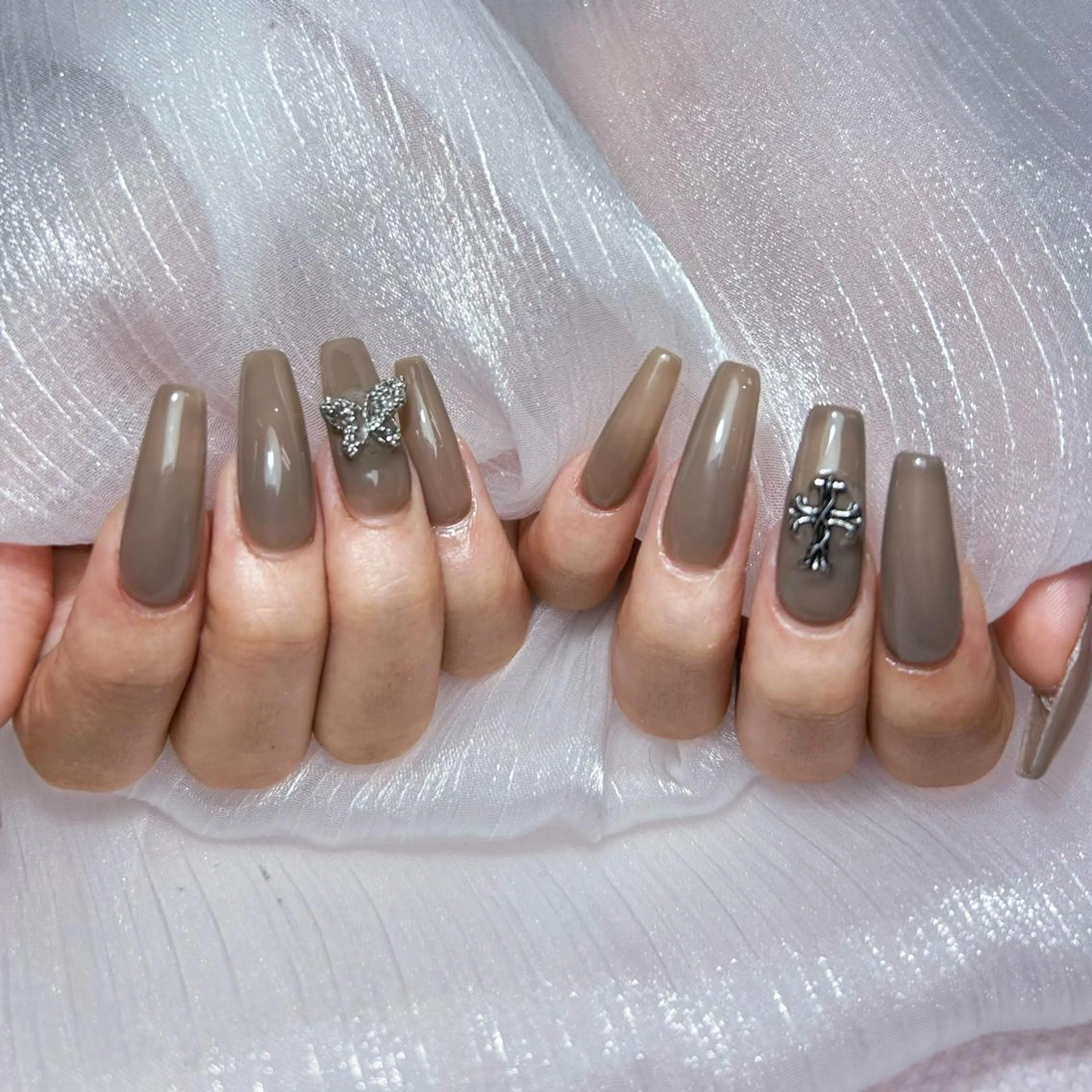 ネイル アートネイル オーロラネイル ガーリー キラキラネイル 韓国ネイル ハンドネイル DIAMOND 💅のネイルデザイン