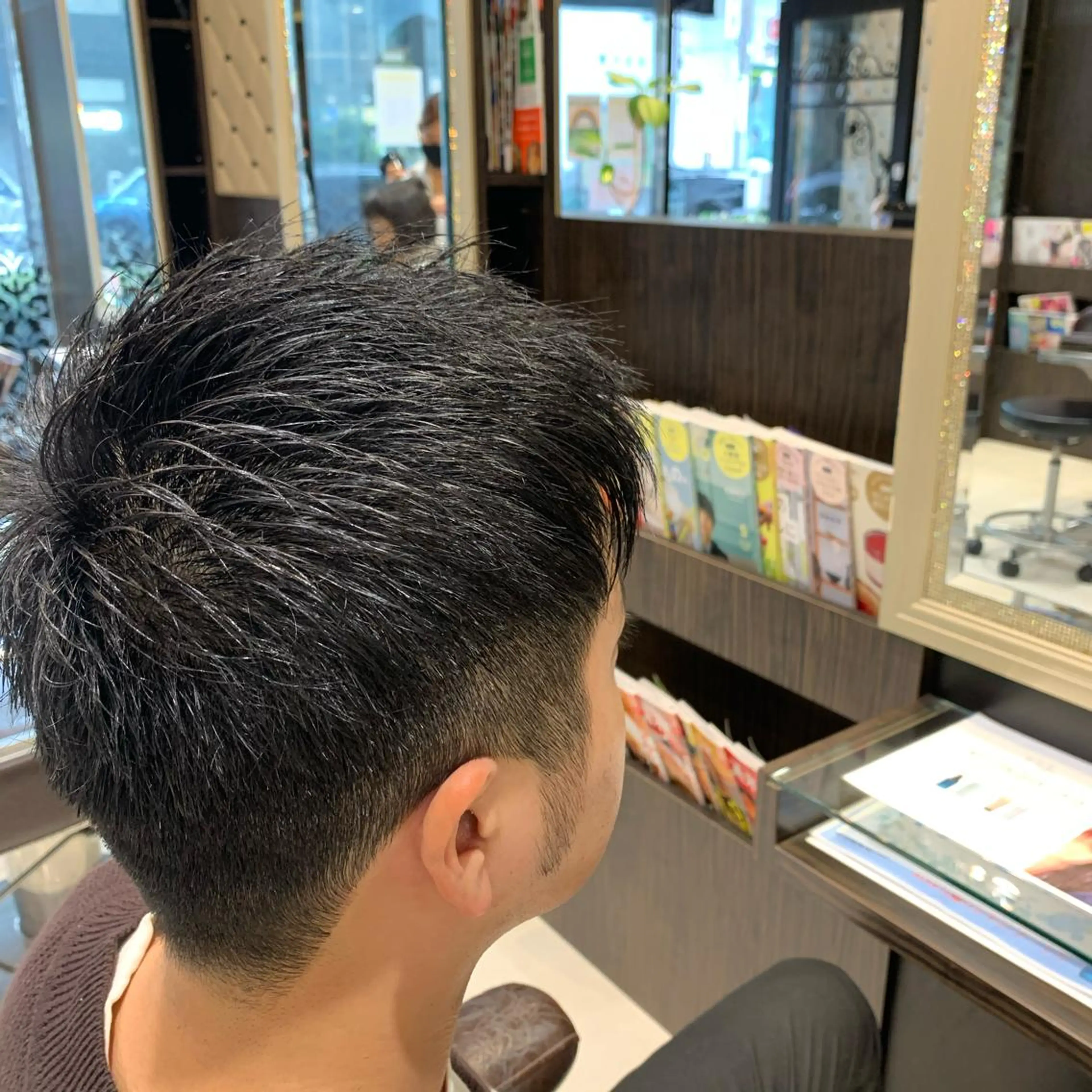ショート カット 岡本 勇輝のヘアスタイル