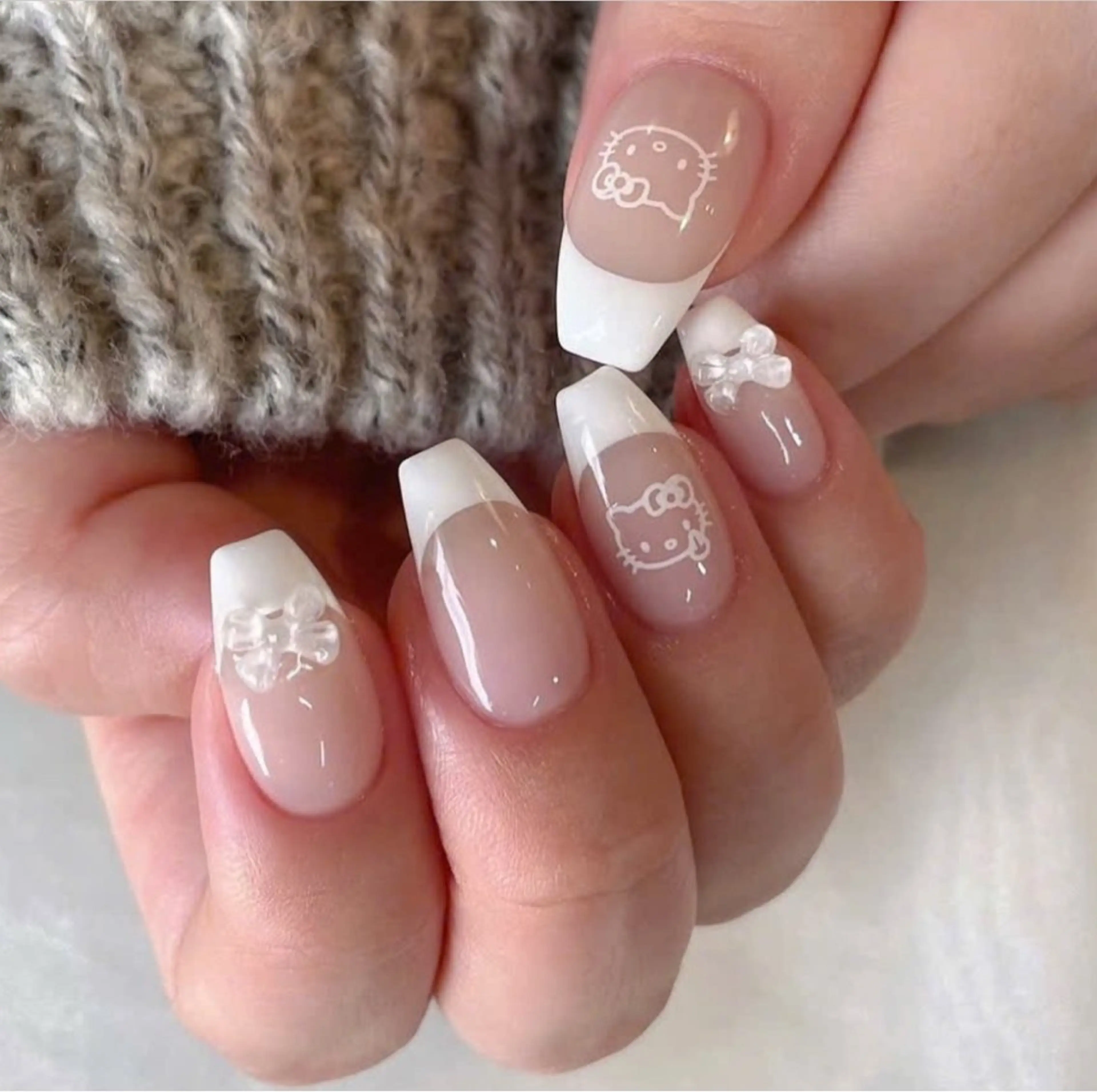 ネイル アニマル柄 オーロラネイル チークネイル フラッシュネイル ジェルネイル ハンドネイル Lyna Nail のネイルデザイン