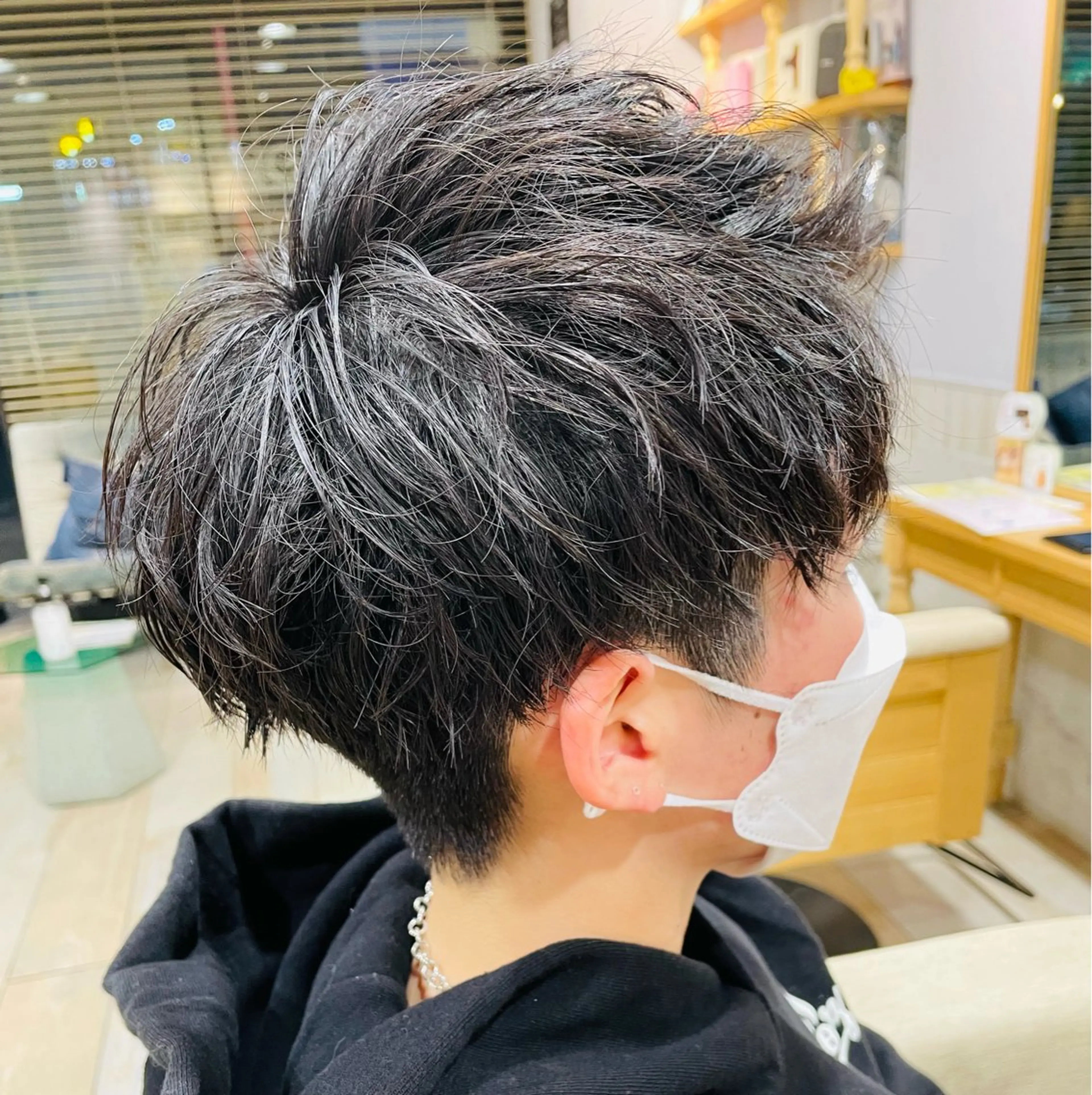 ショート パーマ メンズ アップバング カット パーマ すげ さやかのヘアスタイル