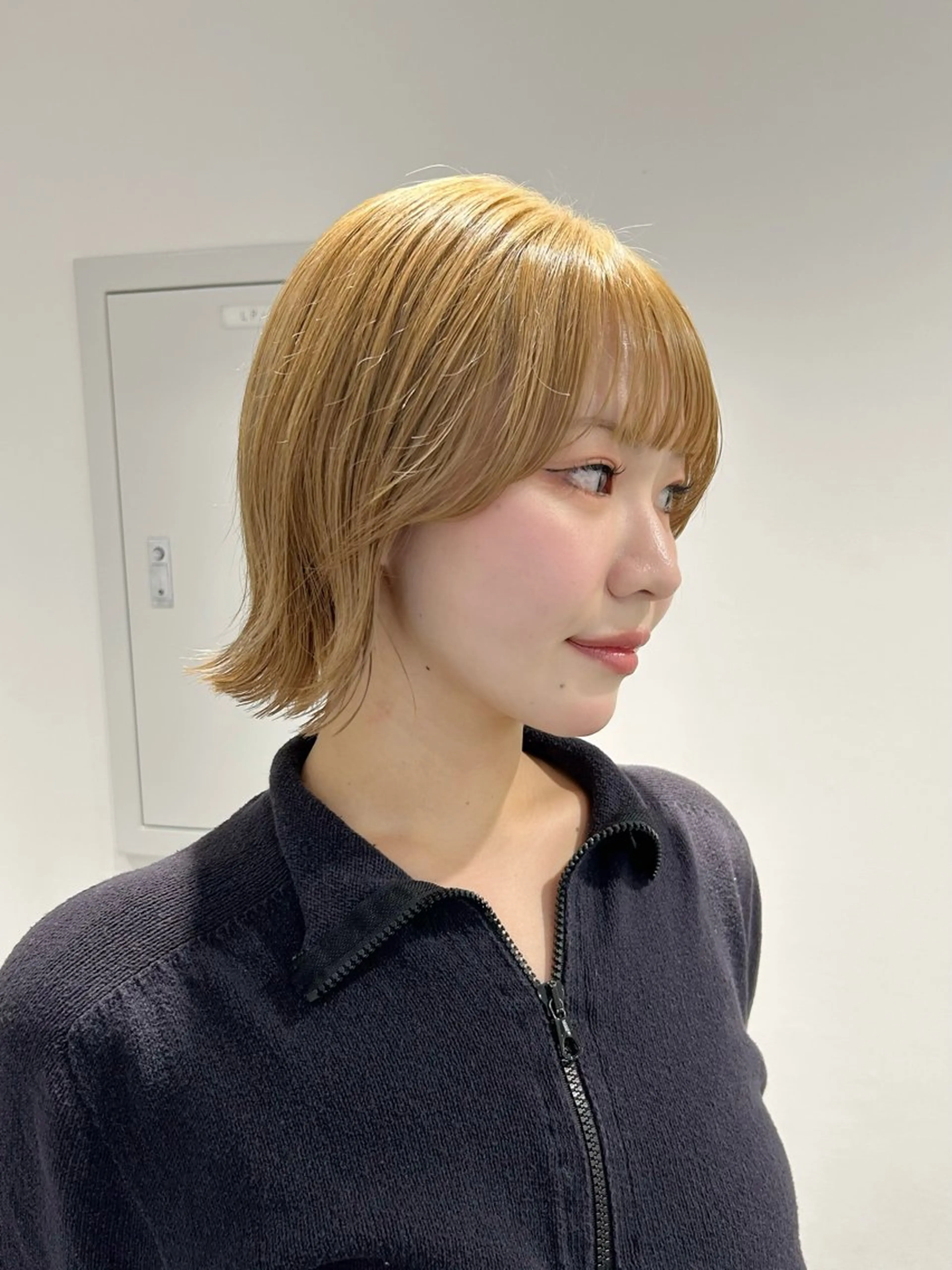 ショート カラー 切りっぱなしボブ ベージュカラー ブリーチ ミルクティーベージュ ボブ 池袋ボブ/美髪 縮毛矯正taigaのヘアスタイル