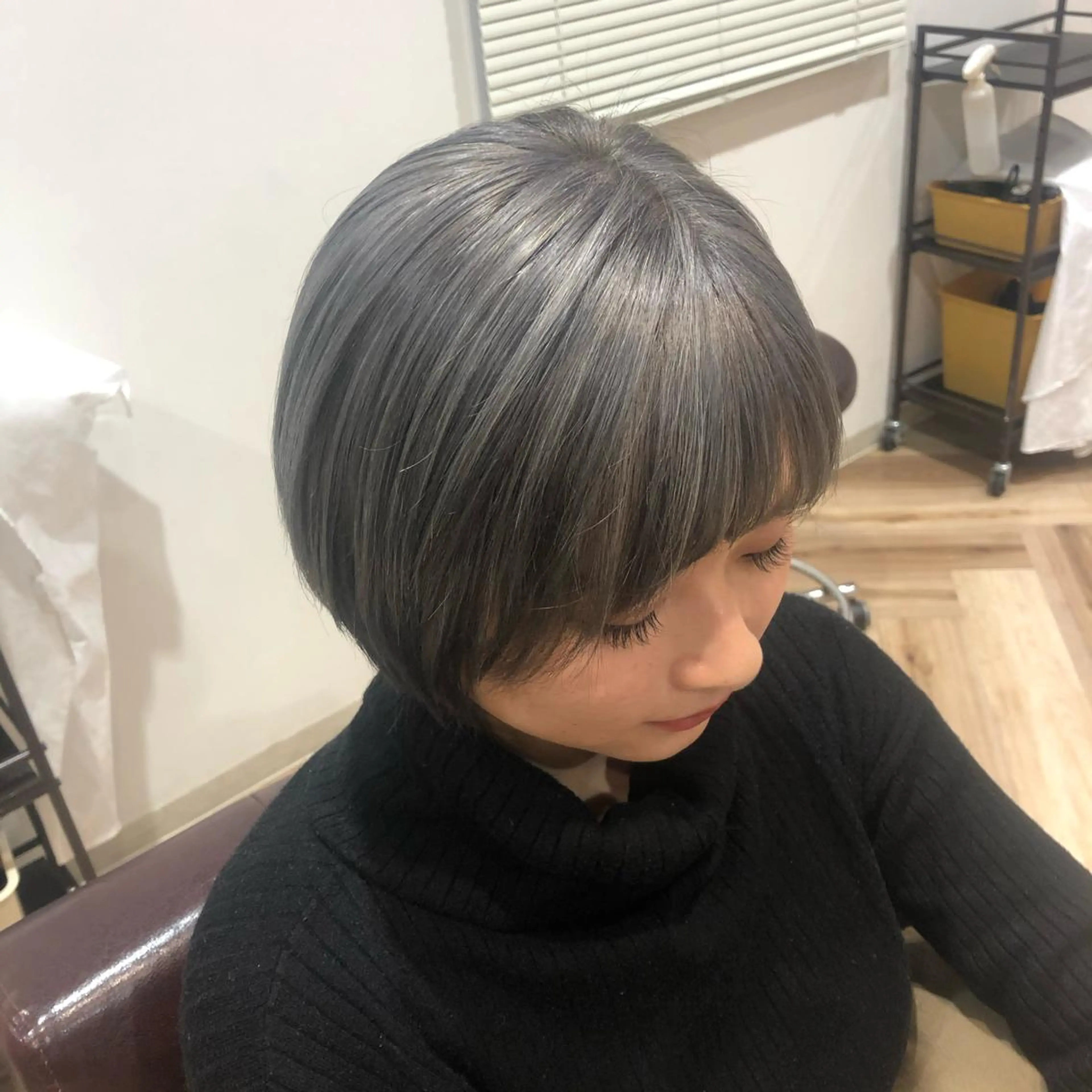 ショート ヘアカラー 伊東 彩花のヘアスタイル